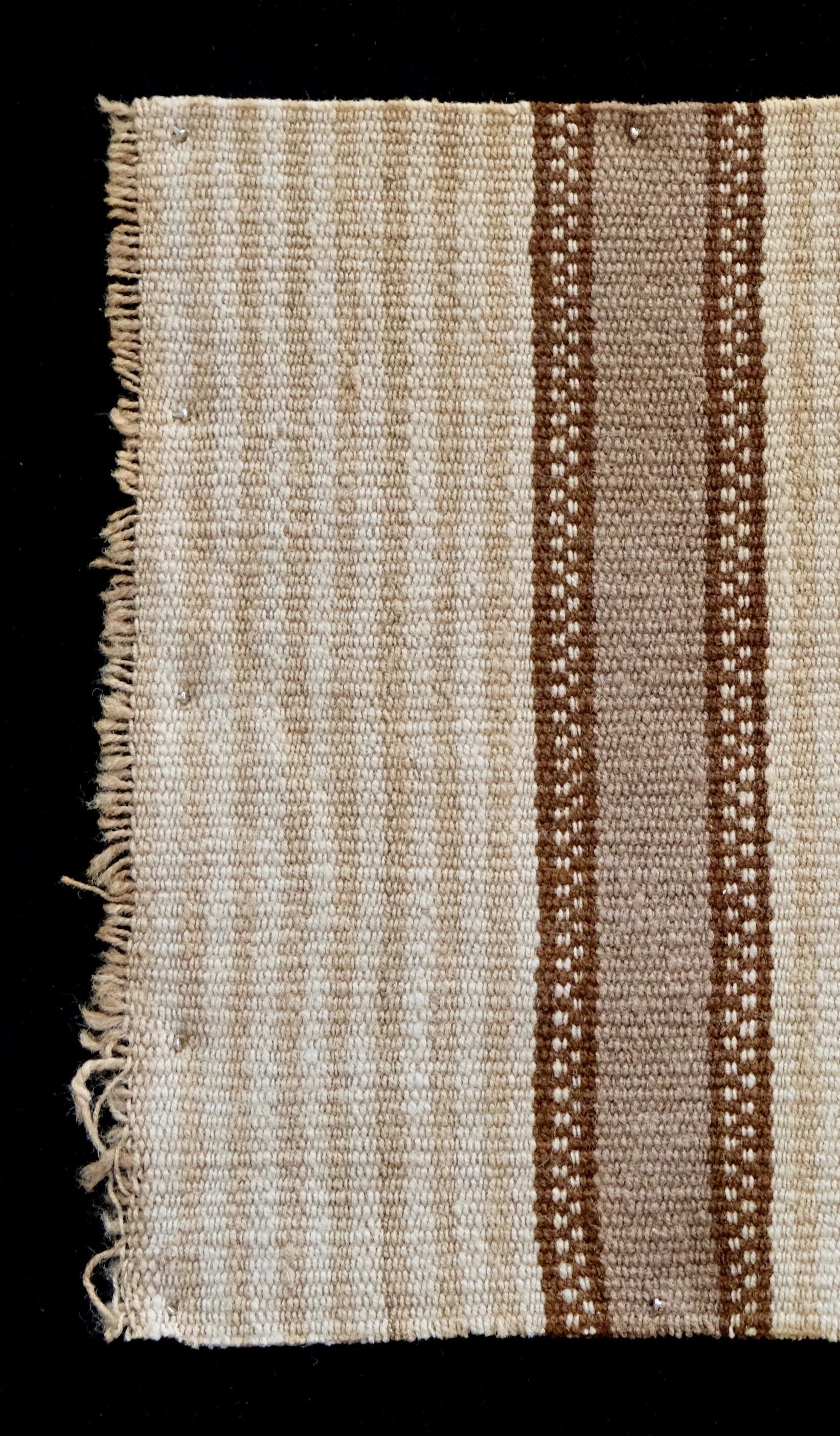 Gestreiftes prekolumbianisches gestreiftes Textil aus Inca, Peru, ca. 1400–1532 n. Chr., nach Ferdinand Anton (Handgewebt) im Angebot