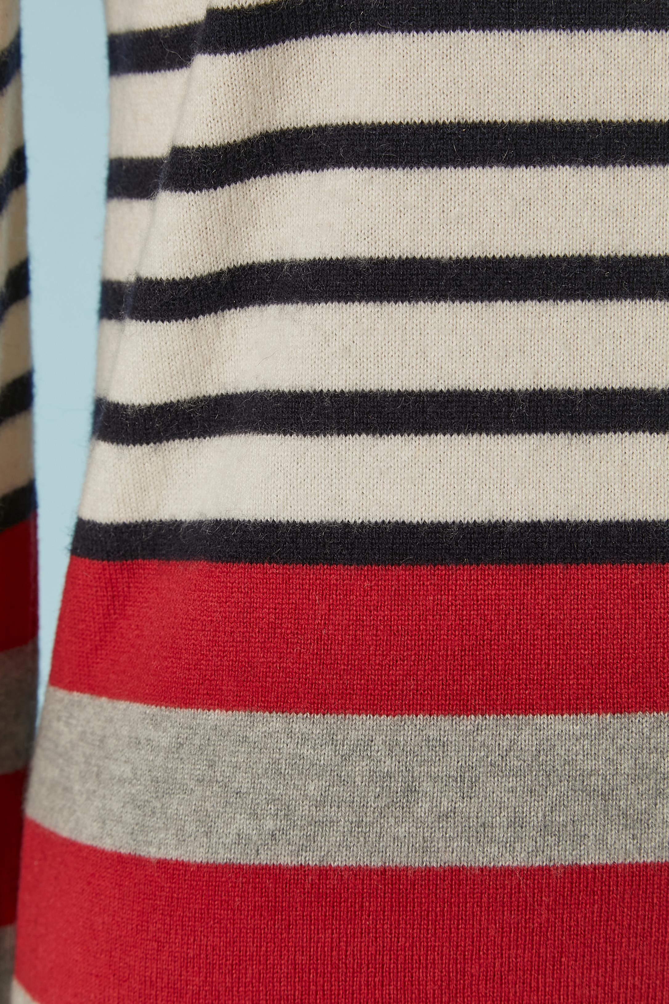 Gris Pull en cachemire jacquard rayé avec chaîne et bouton sur les épaules CHANEL en vente