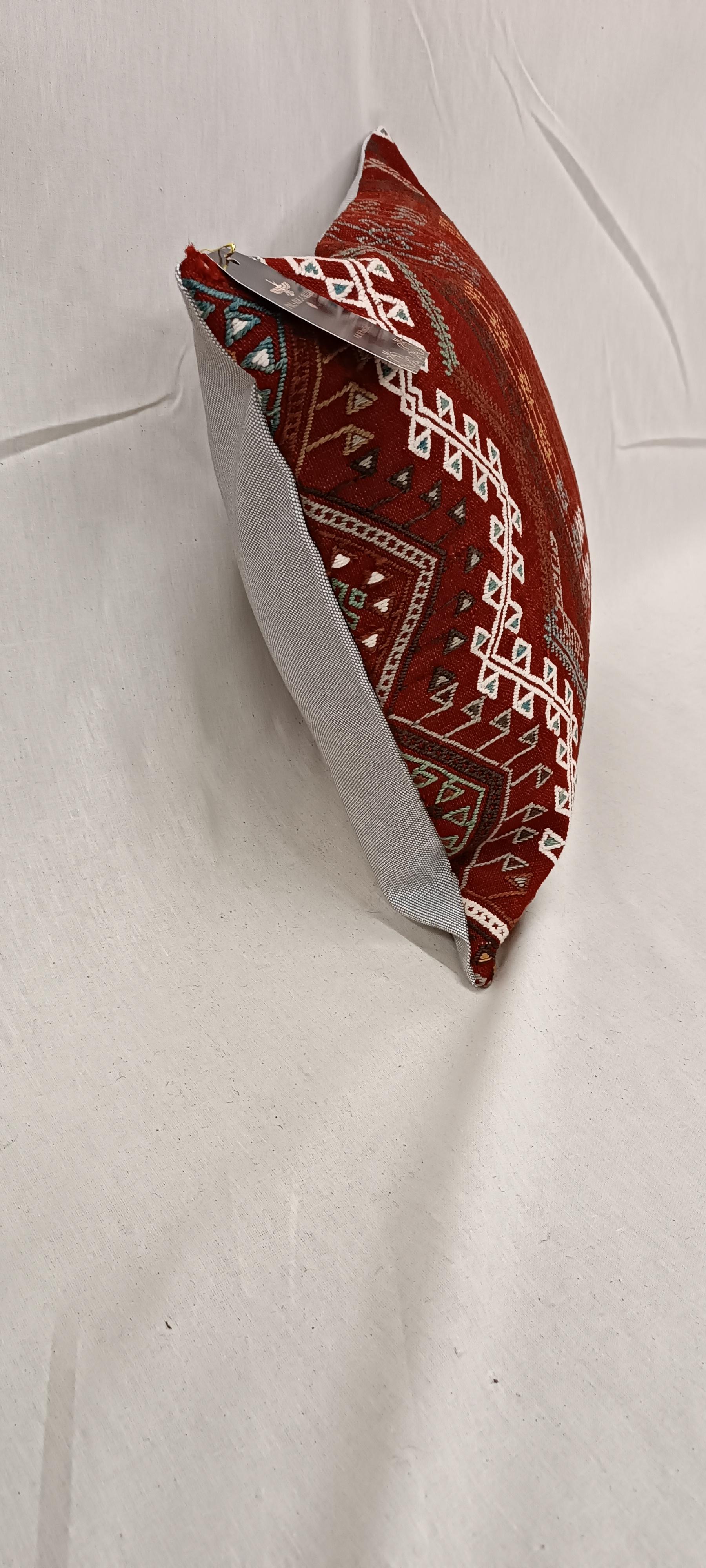 Turc Housse de coussin Kilim Striped Decorative Tribal Wool Pillow Contemporary Geometric en vente