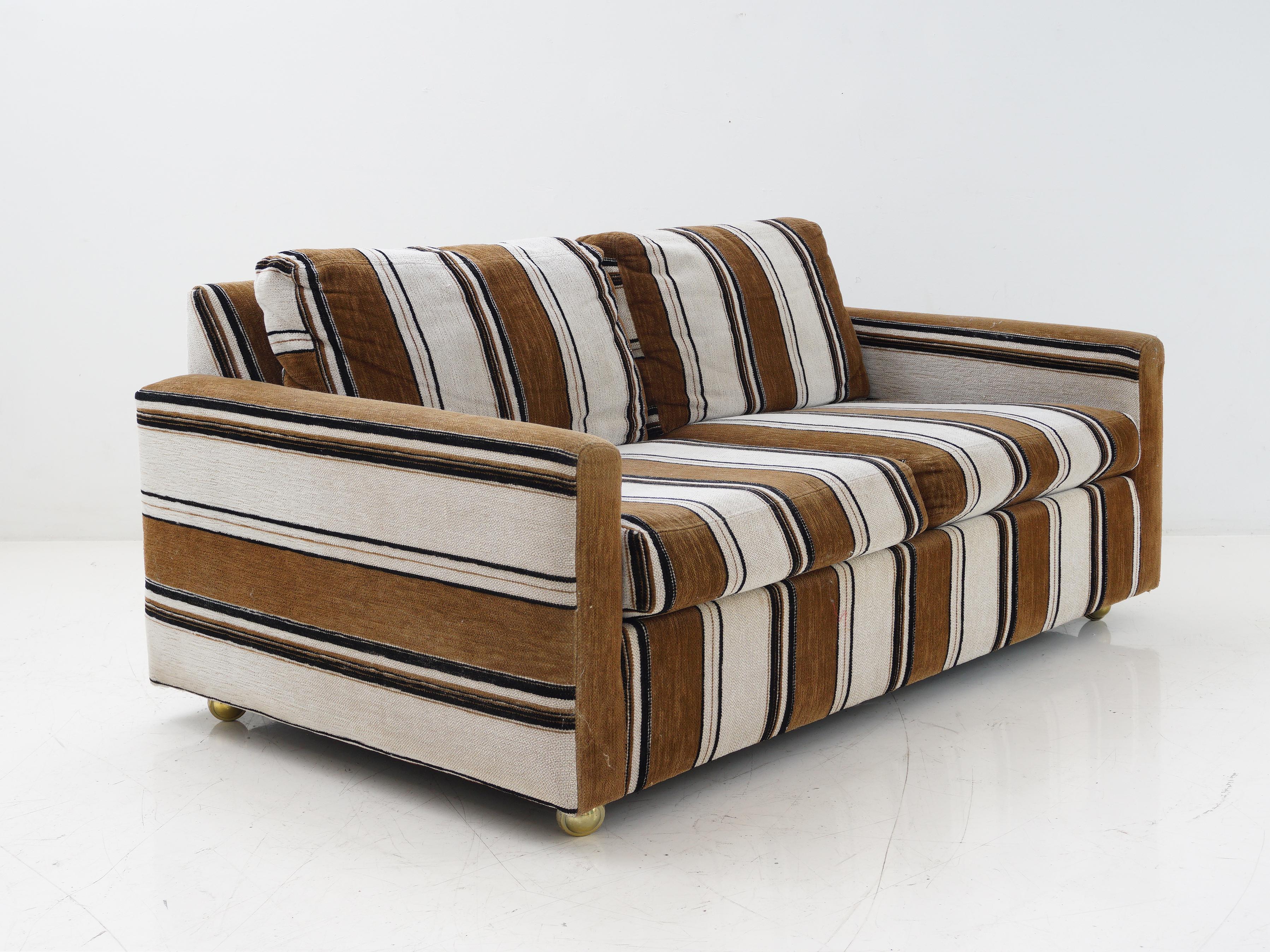 Striped Loveseat, 1970s In Excellent Condition In Philadelphia, PA