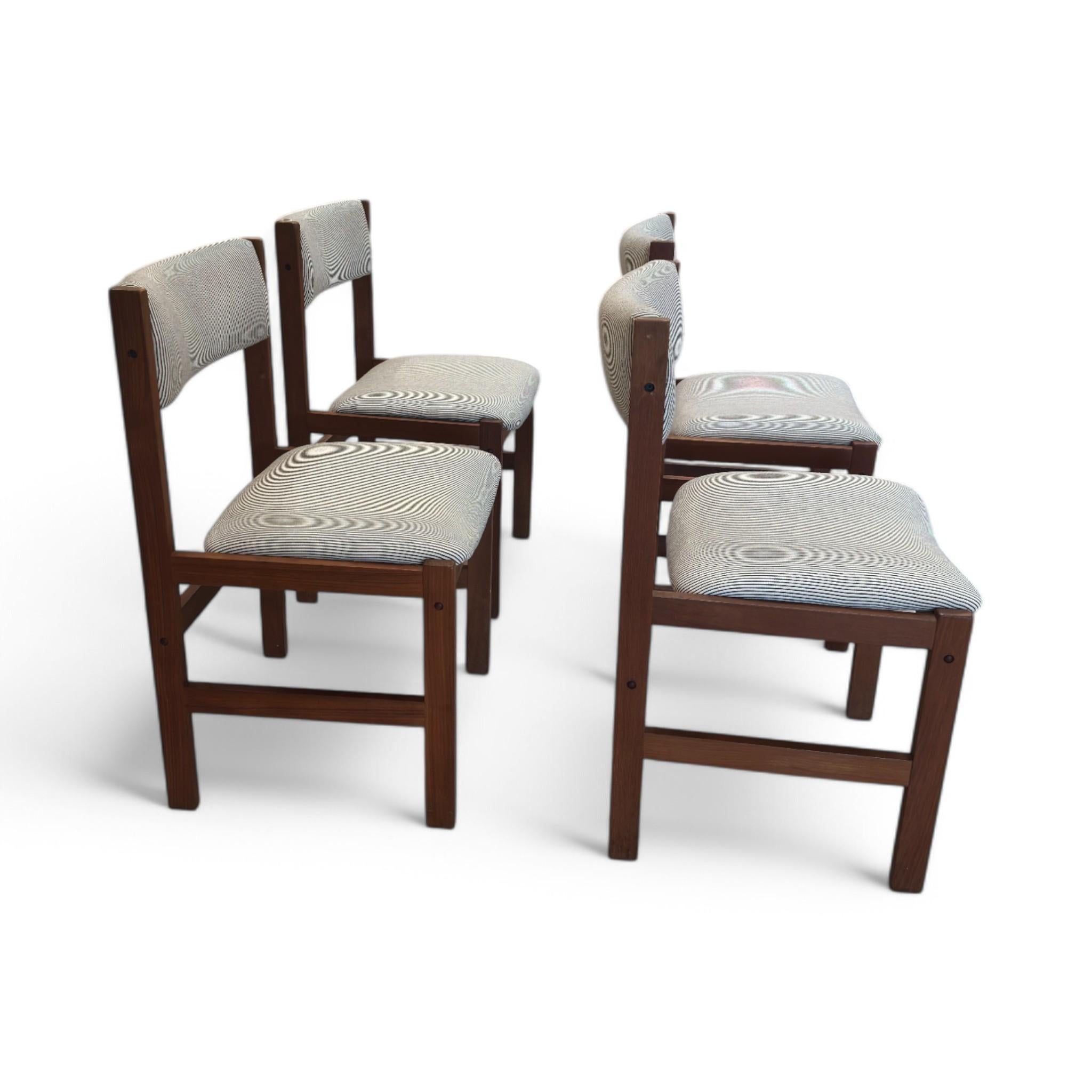 Striped Mid Century Dining Chairs Set of 4 In Good Condition In Los Angeles, CA