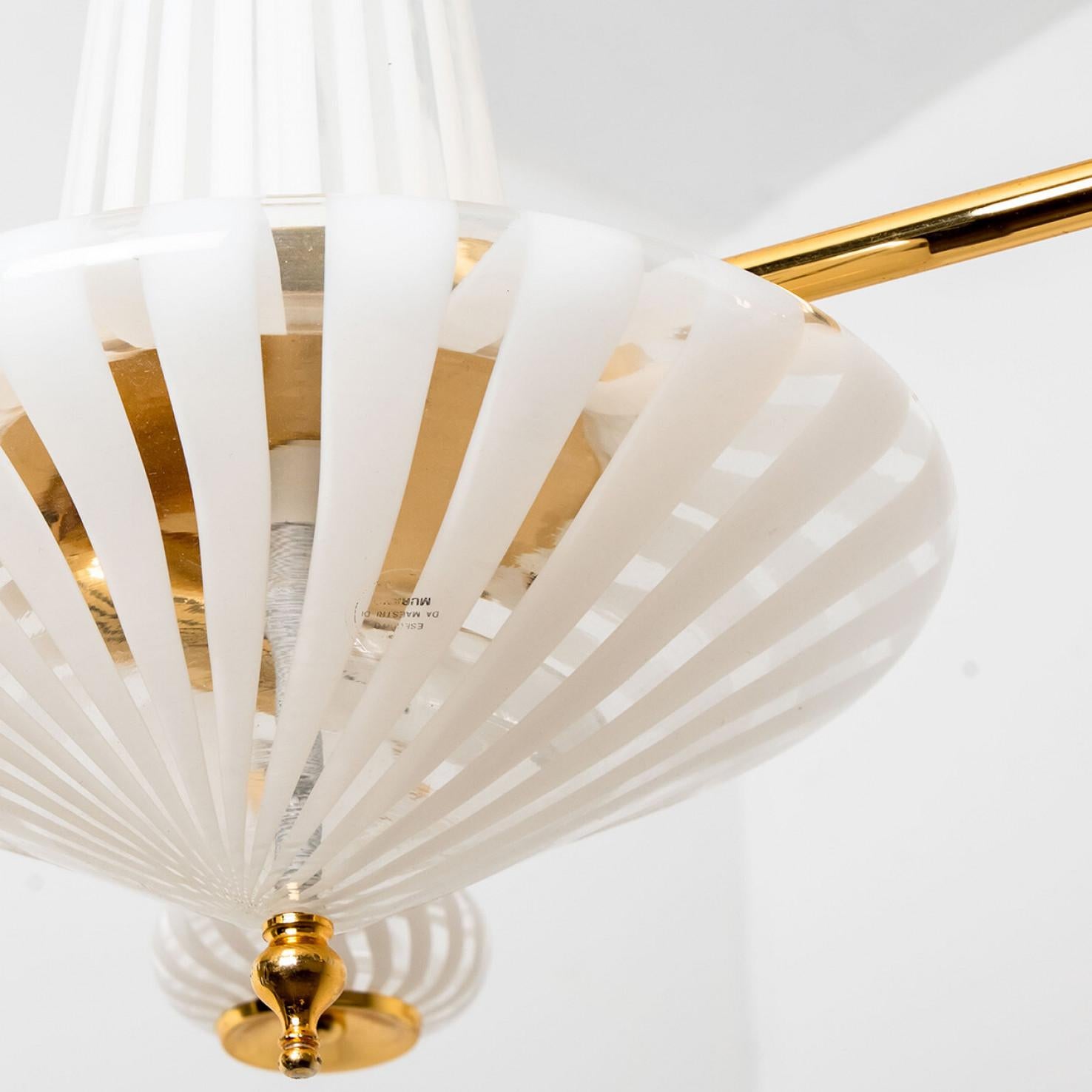 Lampe à suspension en verre de Murano blanc transparent et rayé, années 1970 en vente 3