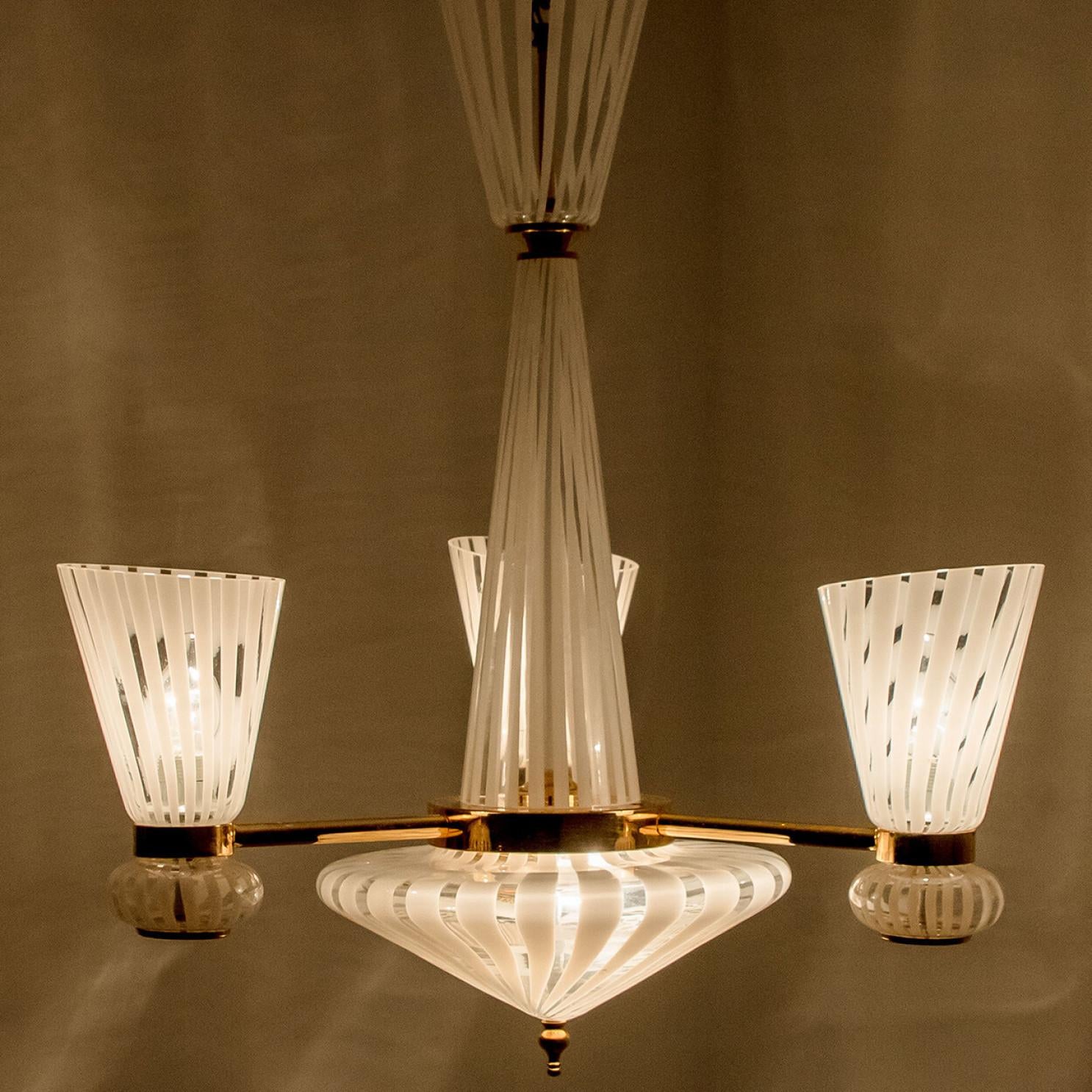 Lampe à suspension en verre de Murano blanc transparent et rayé, années 1970 en vente 8
