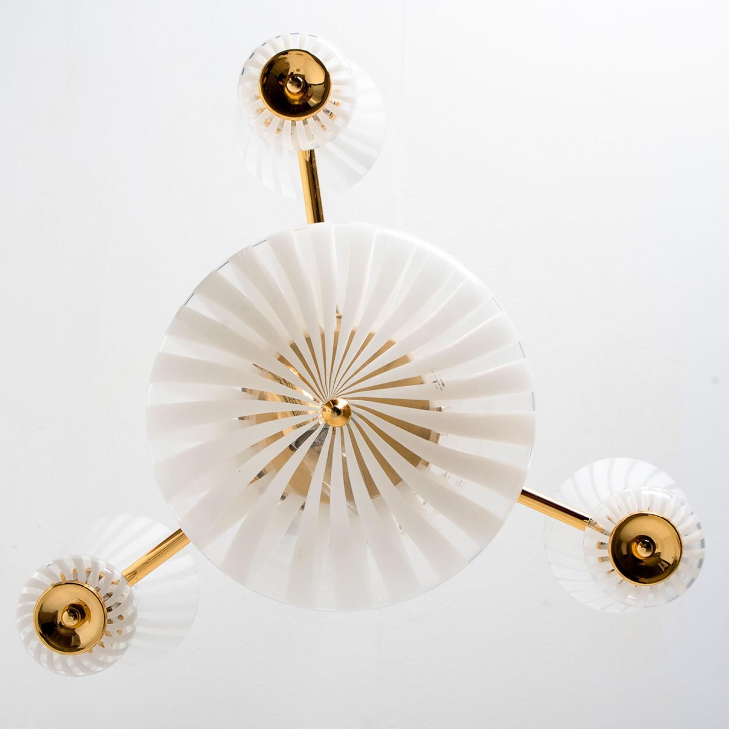 Autre Lampe à suspension en verre de Murano blanc transparent et rayé, années 1970 en vente