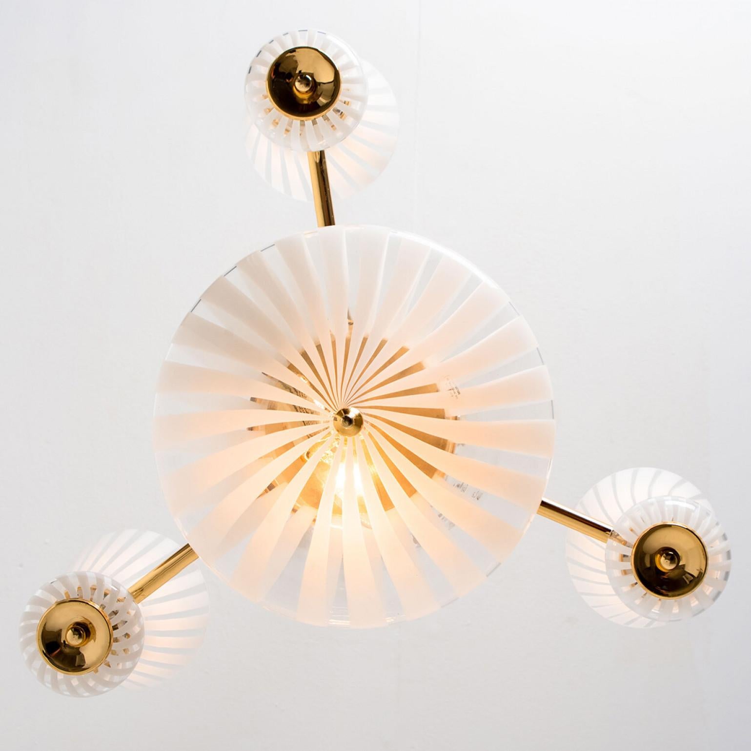 Lampe à suspension en verre de Murano blanc transparent et rayé, années 1970 Excellent état - En vente à Rijssen, NL