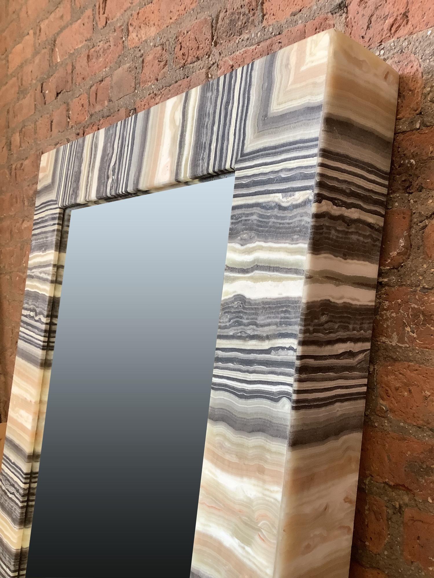 Moderne Miroir en onyx rayé à rayures en vente