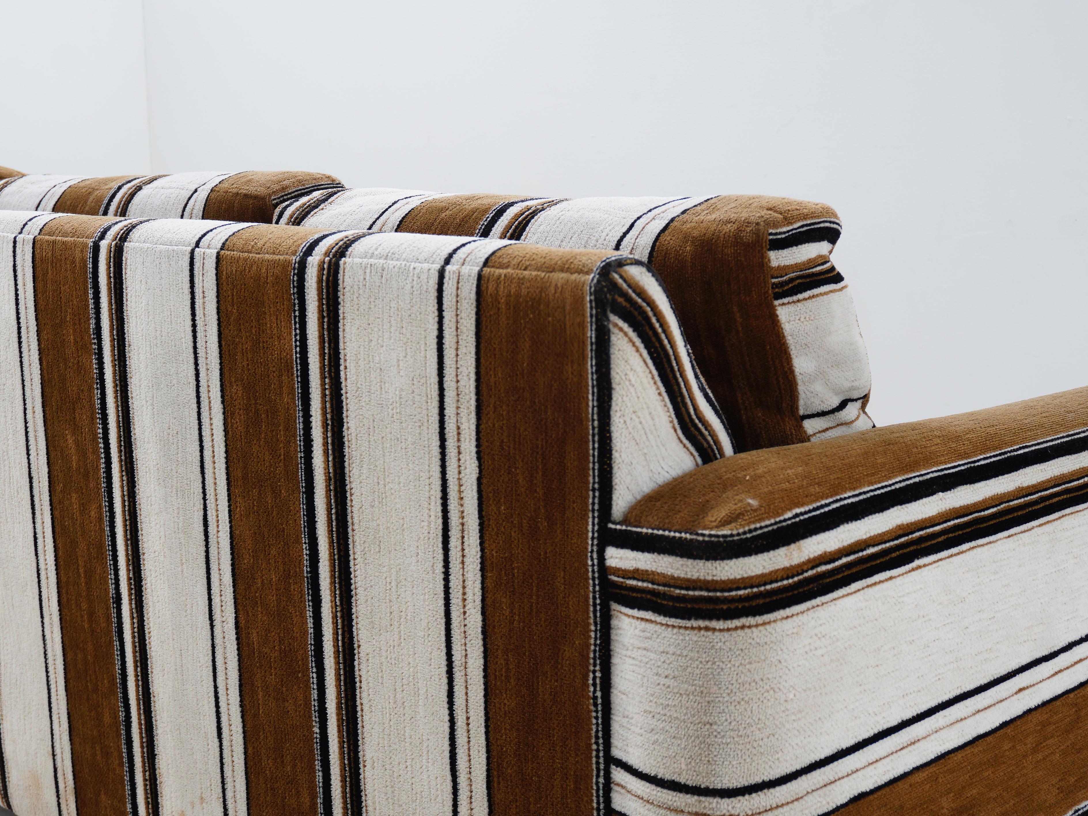 Striped Sofa, 1970s In Excellent Condition In Philadelphia, PA