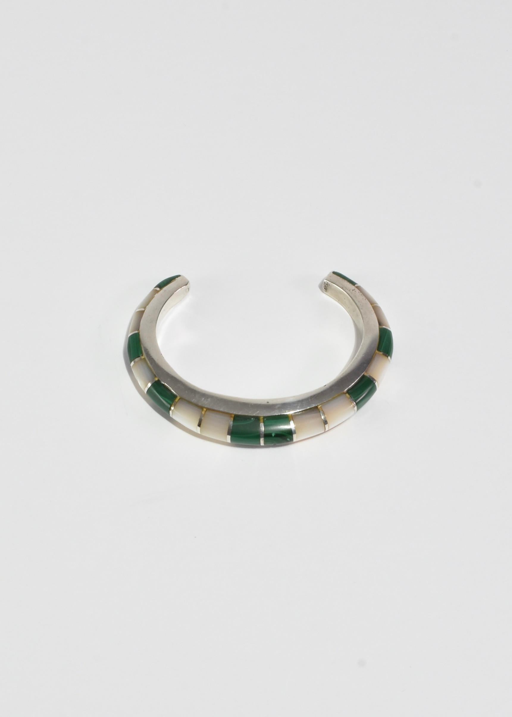 Stunning vintage silver bracelet with malachite and mother of pearl stripe detail.

Material: Sterling silver, mother of pearl, malachite.
