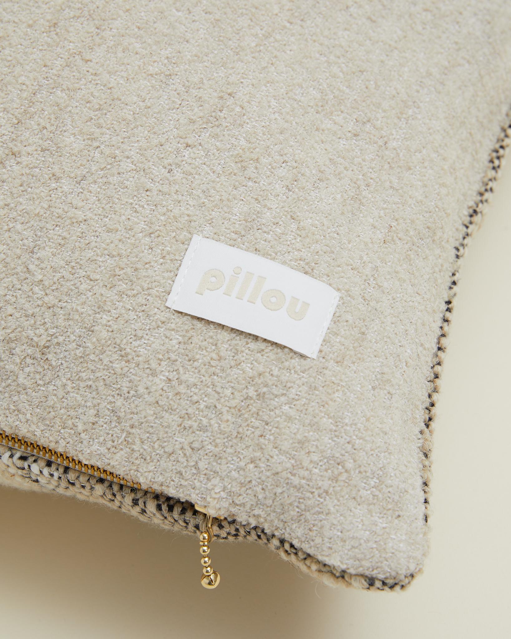Tessuto Cuscino a righe in misto lana e lino di colore beige 70x40 cm. in vendita