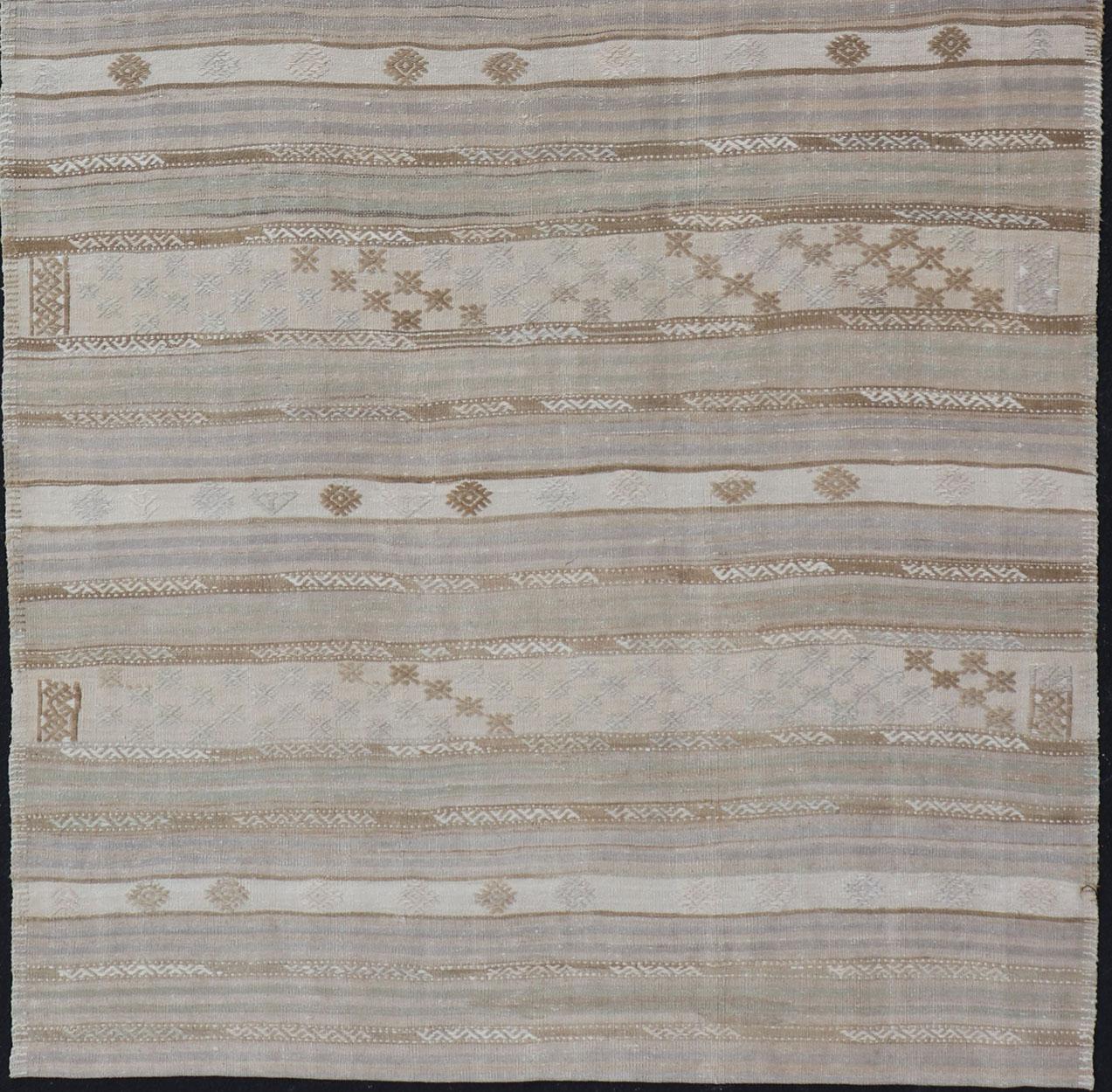 Striped Turkish Flat-Weave Kilim in Muted Colors and Tribal Motifs In Excellent Condition For Sale In Atlanta, GA
