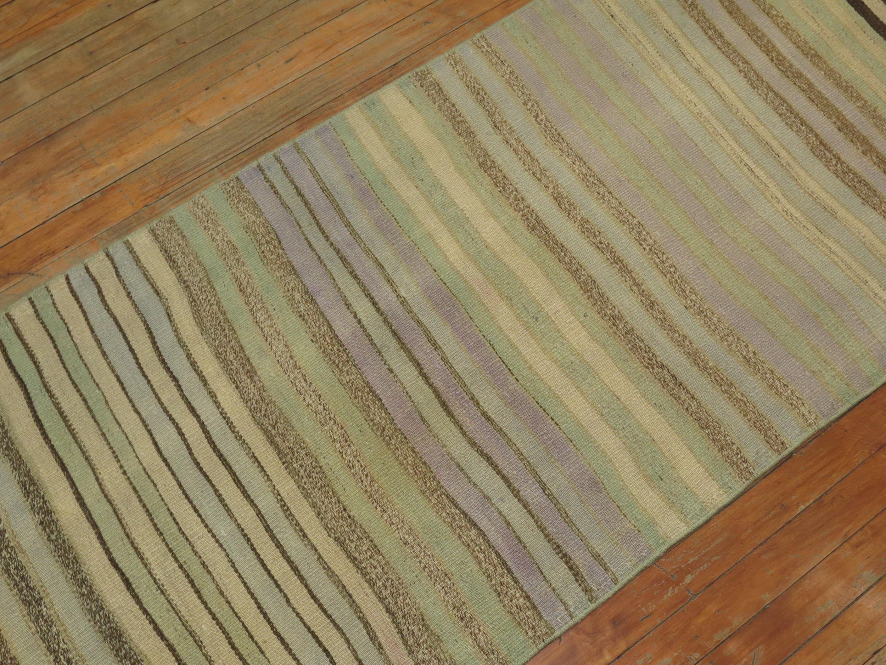 Laine Tapis de couloir Kilim turc rayé en vente