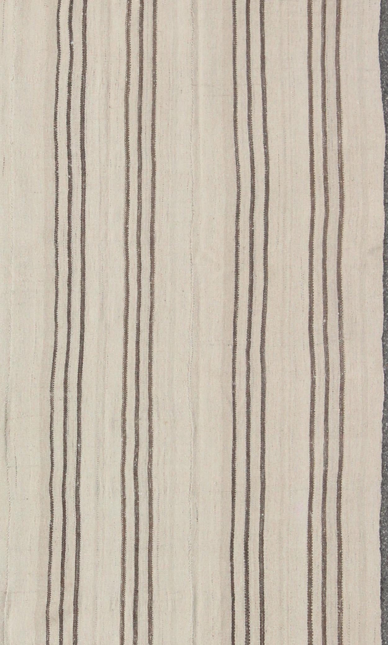 Ivory and brown vintage Kilim from Turkey with Minimalist design in stripes, rug/TU-NED-4720, country of origin / type: Turkey / Kilim, circa 1950

This vintage striped design Kilim from Turkey rendered in shade of brown's, taupe's and ivory