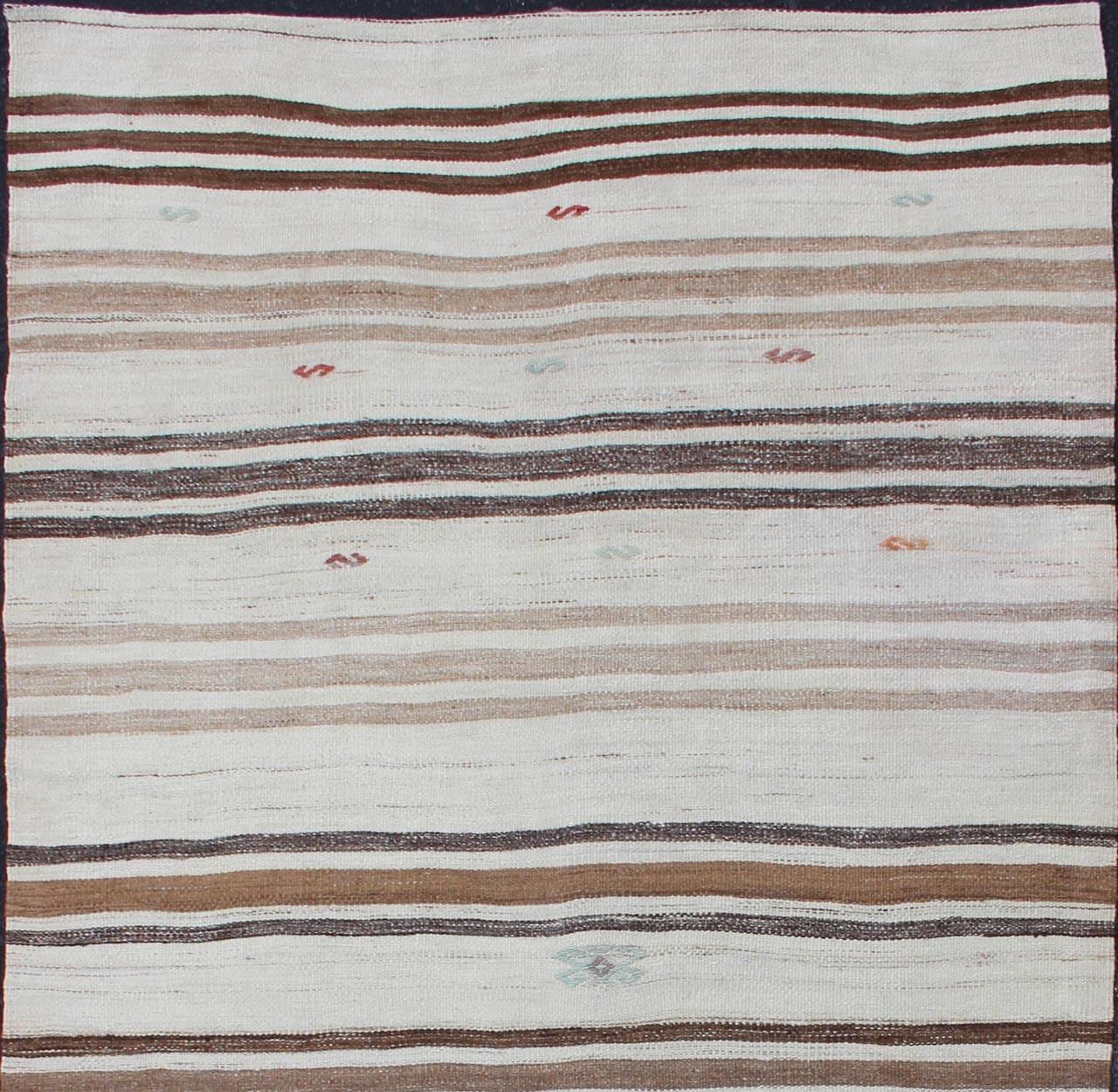 Ivory and brown vintage Kilim from Turkey with Minimalist design in stripes, rug EN-176194, country of origin / type: Turkey / Kilim, circa 1950

This vintage striped design Kilim from Turkey rendered in shade of brown's, taupe's and ivory