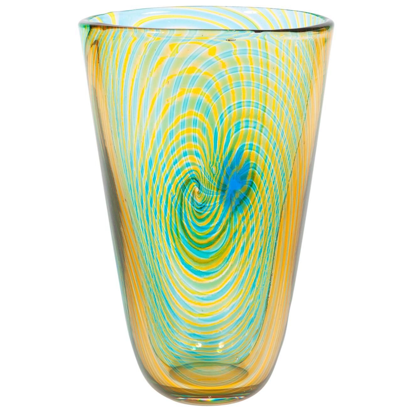 Fait main Vase rayé en verre de Murano soufflé vert orange et bleu clair, années 1990, Italie en vente