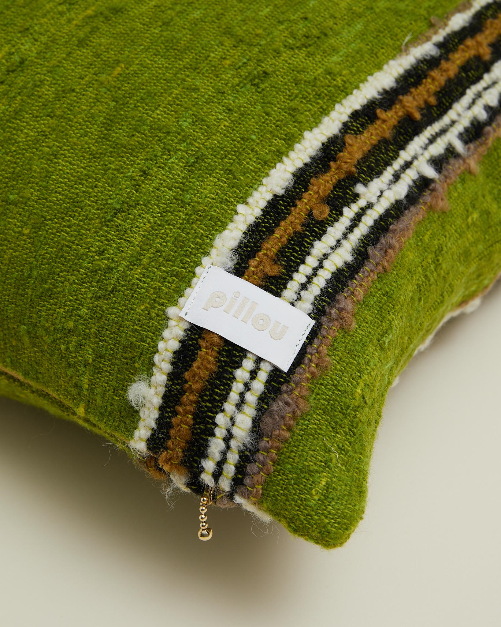 Scandinavo moderno Cuscino in tessuto di lana scandinavo vintage a righe in verde 60x60 cm opzione 1 in vendita