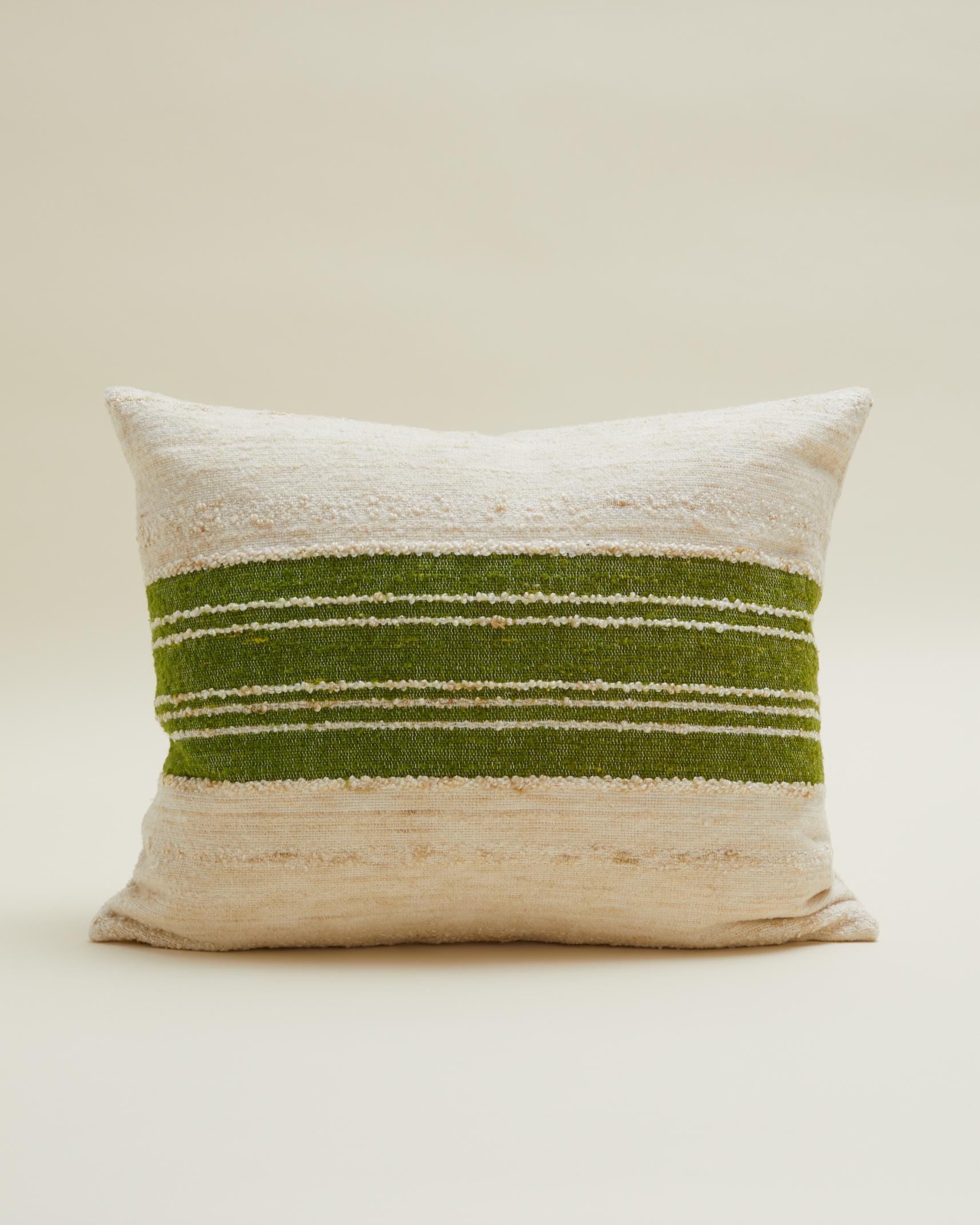 Tissage Coussin scandinave vintage rayé crème, vert et beige 60x50 cm en vente