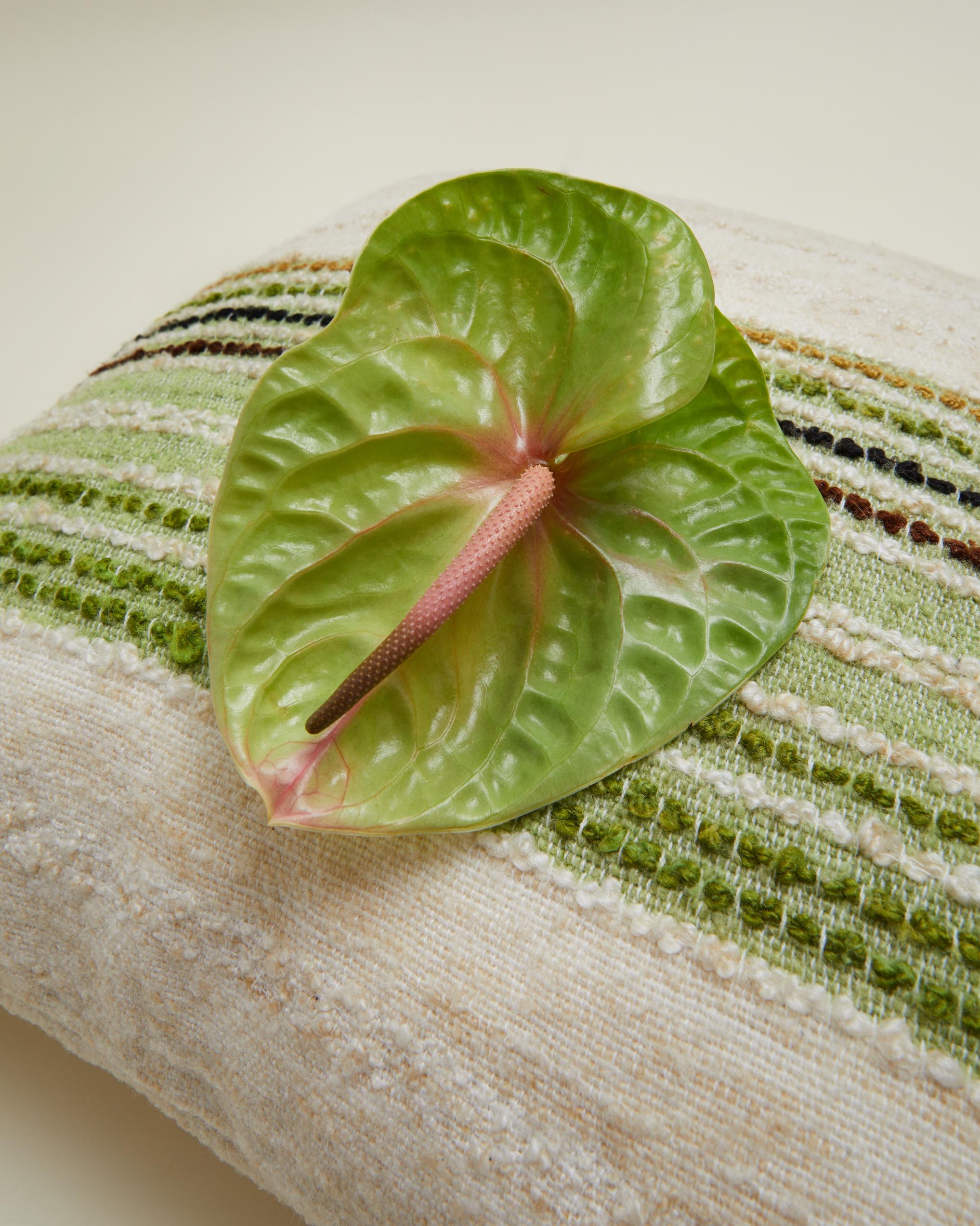 Tissage Coussin scandinave vintage rayé crème, vert et beige 60 x 60 cm, n°2 en vente