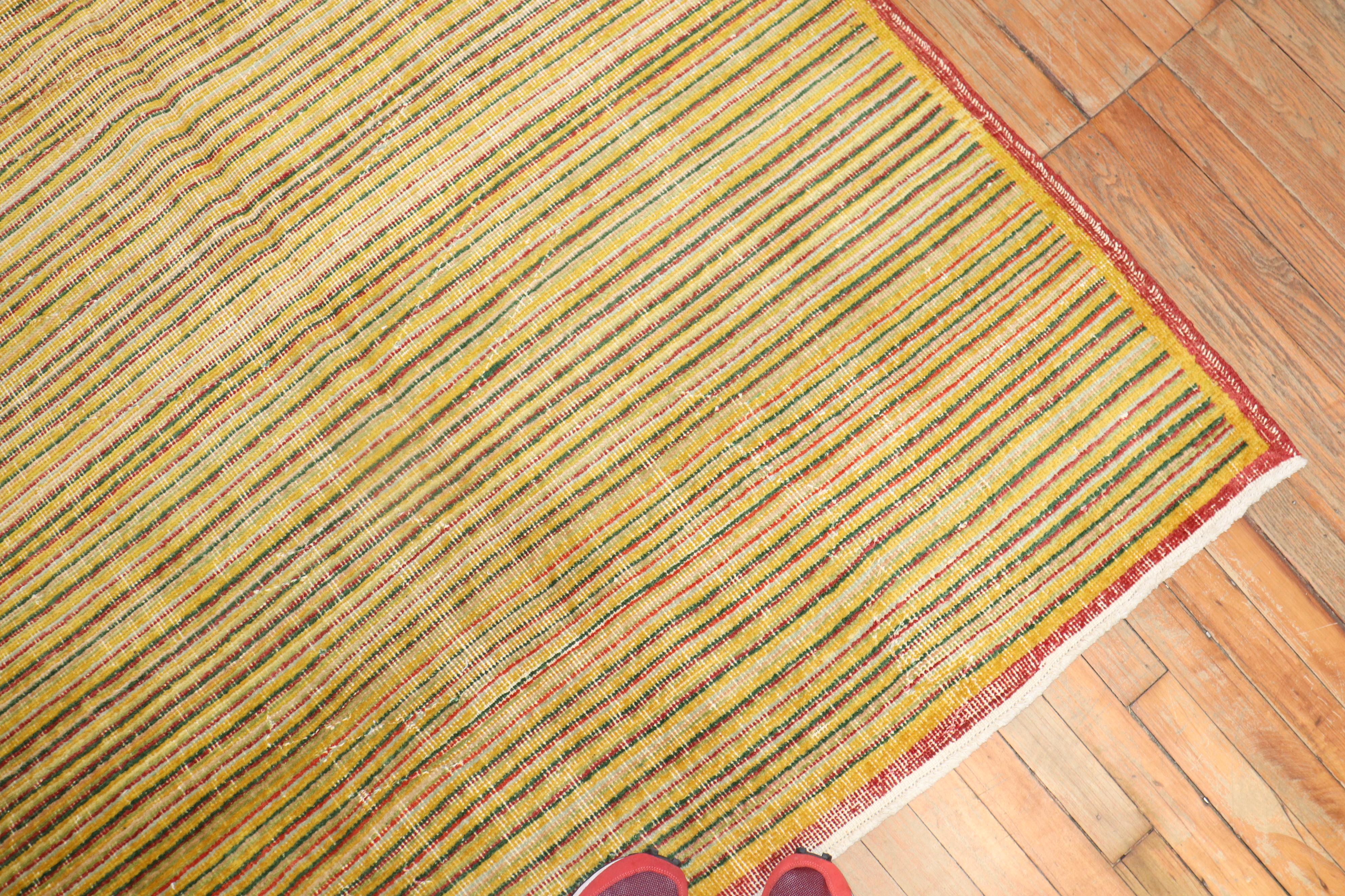 Gestreifter trkischer Vintage-Dekoteppich (Moderne der Mitte des Jahrhunderts) im Angebot