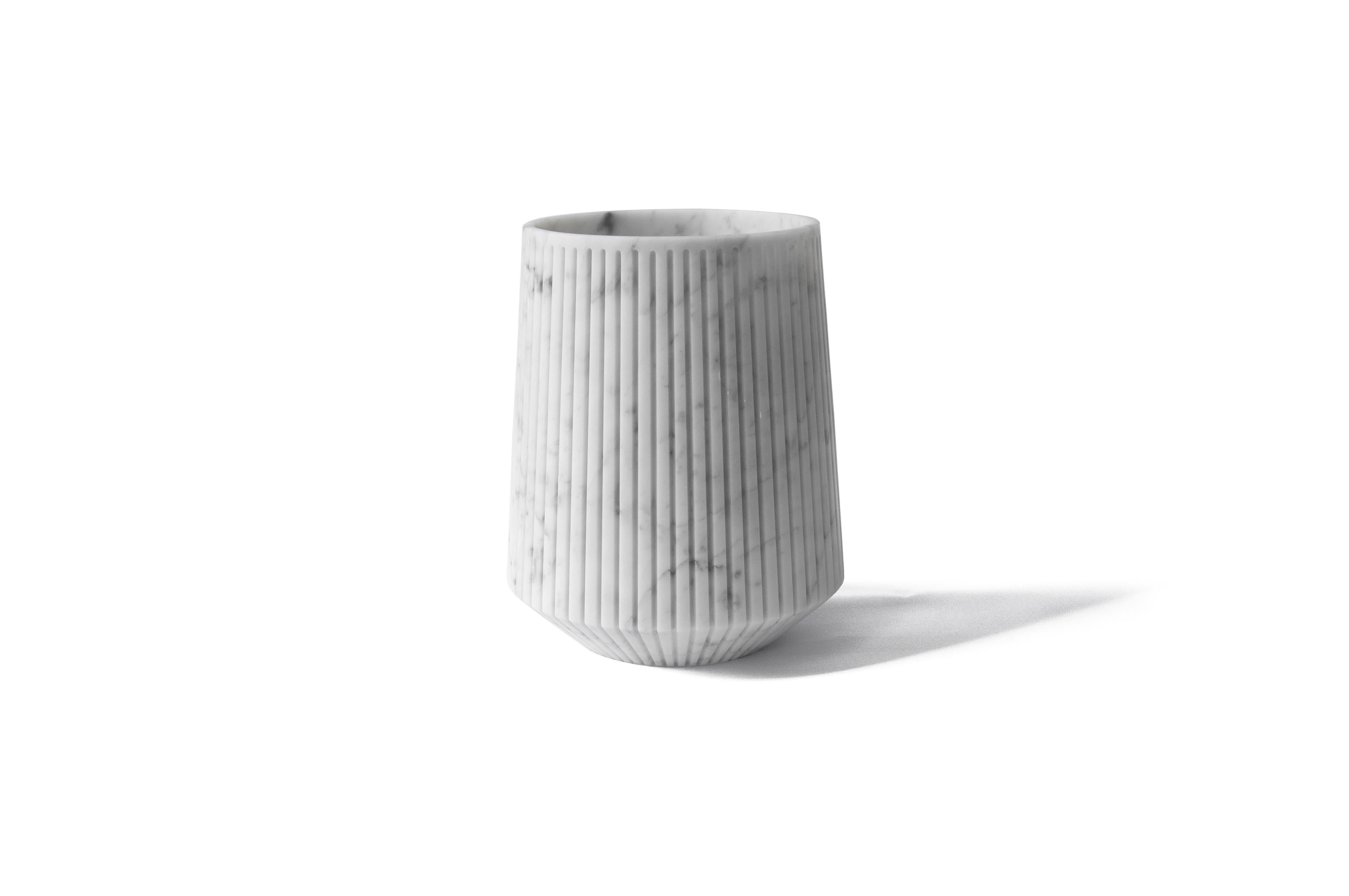 Striped wide vase in white Carrara marble.
-Jacopo Simonetti design for FiammettaV-
Each piece is in a way unique (every marble block is different in veins and shades) and handmade by Italian artisans specialized over generations in processing
