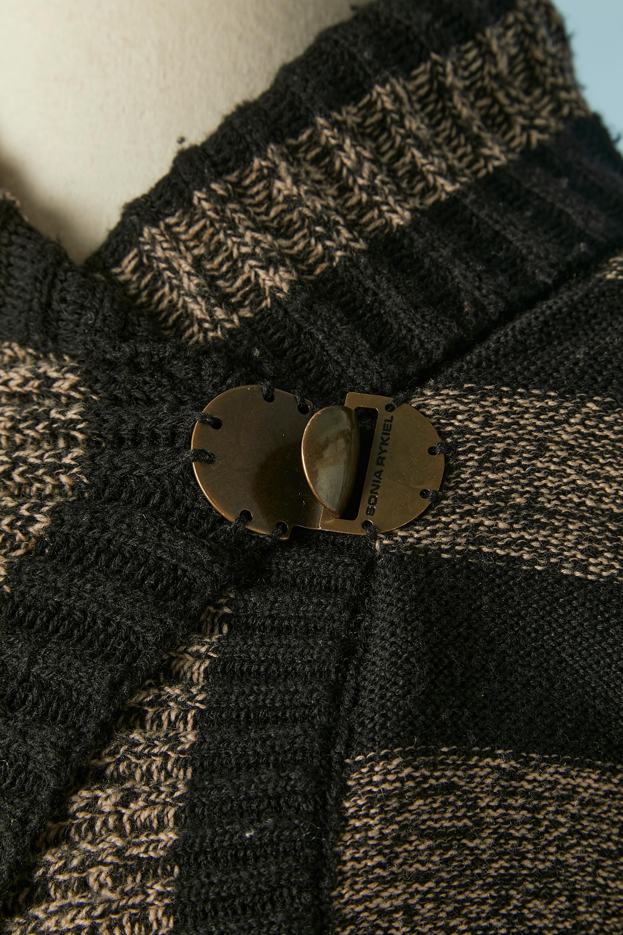 Striped wool and cashmere cardigan with branded buckle closure. Knit composition: 90% wool, 10% cashmere. 
Size 38 (Fr) M 