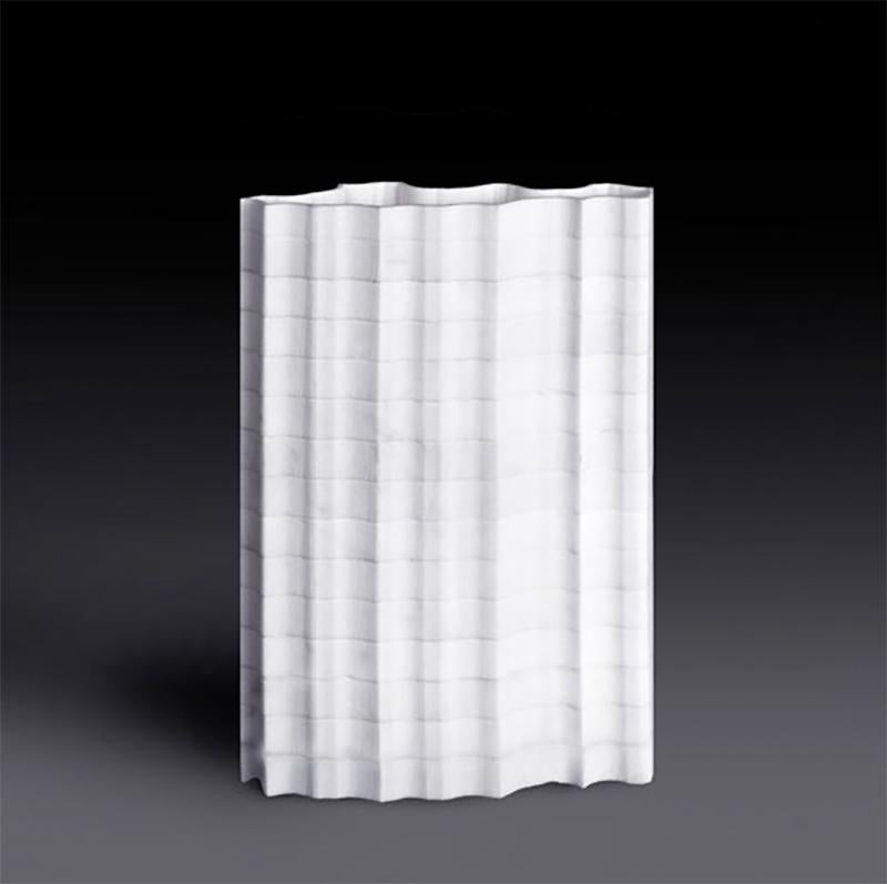 Dekorative Vase Stripes A1 aus Statuario-Marmor von Bufalini Marmi
Abmessungen: T 5 x B 17 x H 18 cm. 
MATERIALIEN: Statuario-Marmor.

Erhältlich in verschiedenen Größen, Formen und Steinoptionen. Preise können abweichen. Bitte kontaktieren Sie uns.