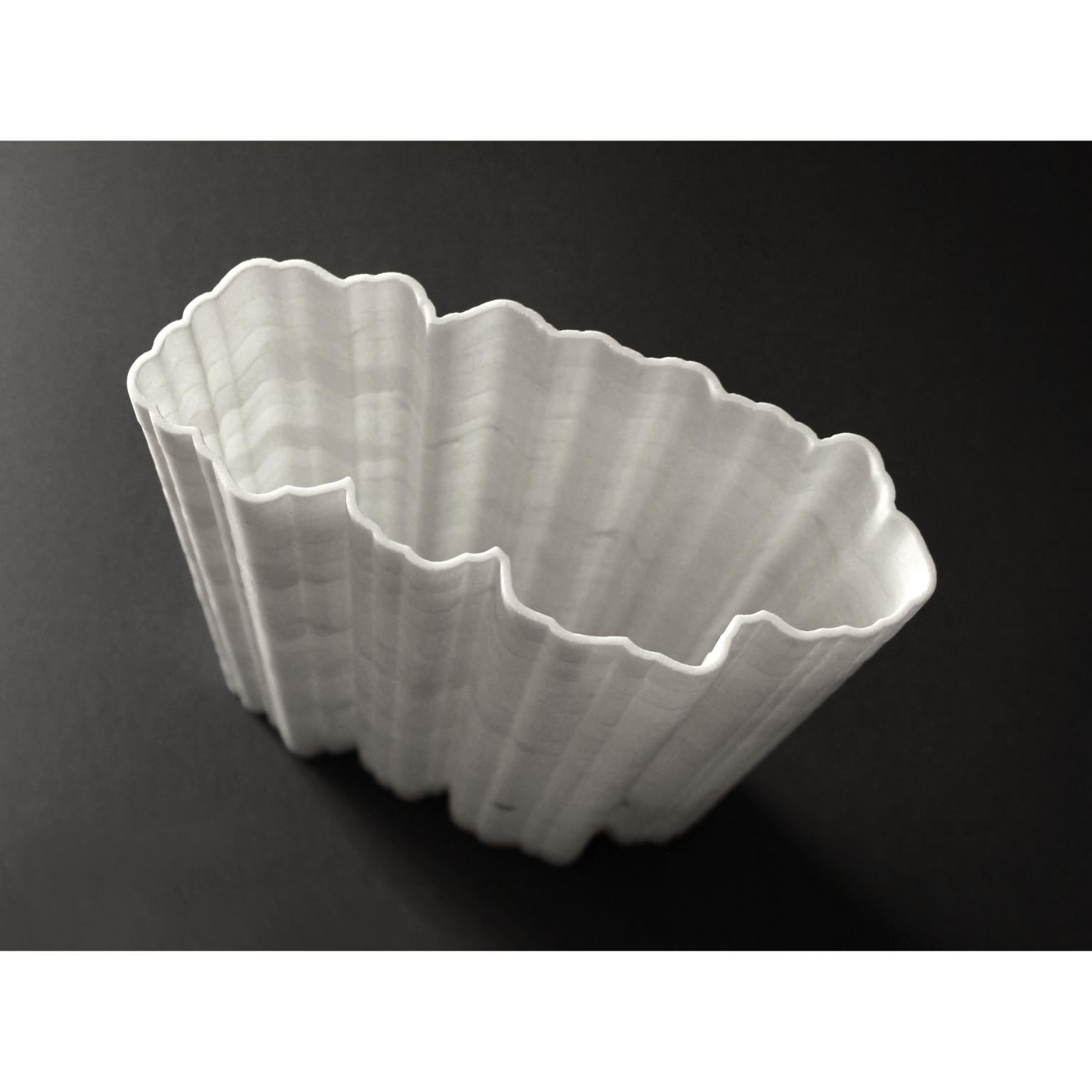 Dekorative Vase Stripes A1 aus Statuario-Marmor von Bufalini Marmi (21. Jahrhundert und zeitgenössisch) im Angebot