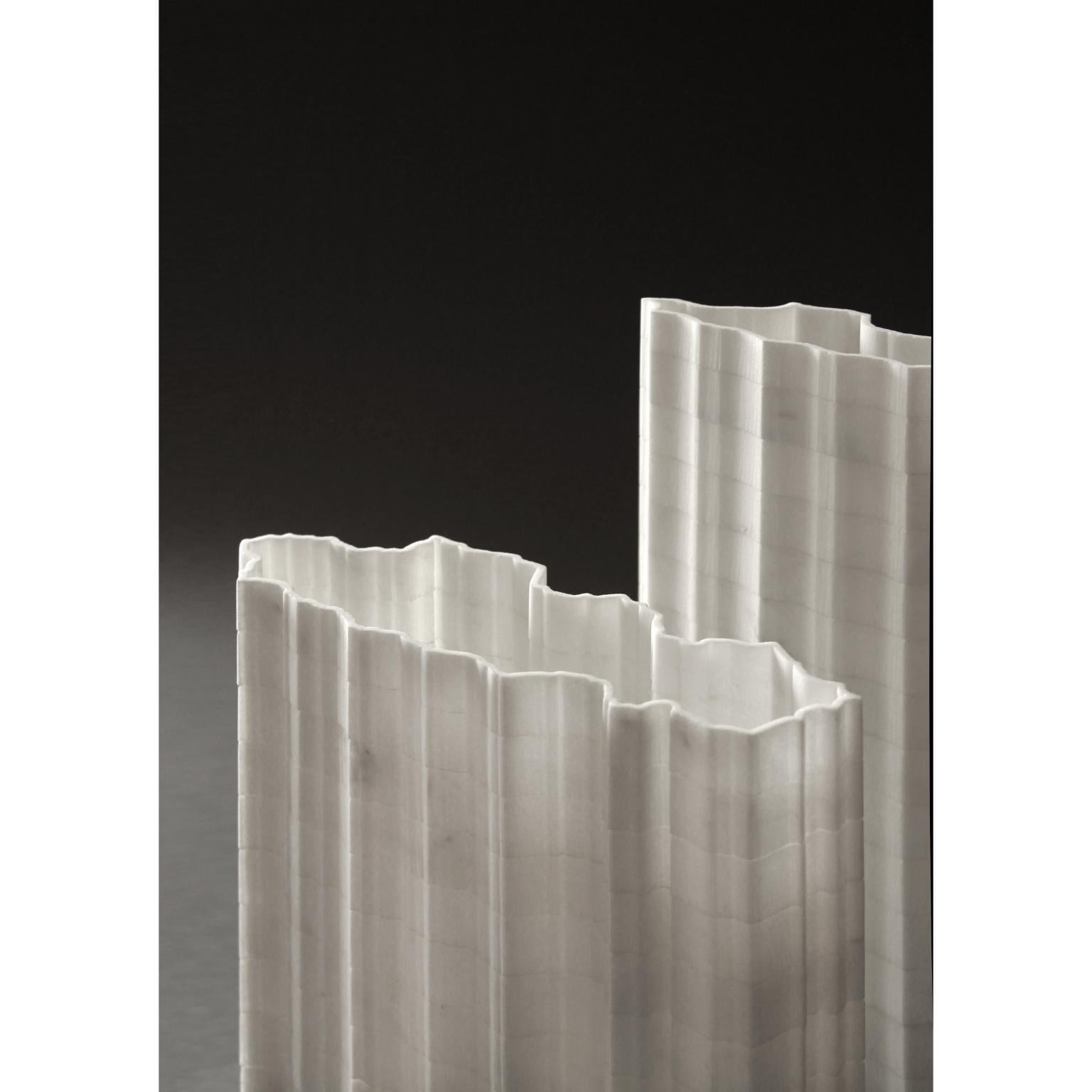 Dekorative Vase Stripes A1 aus Statuario-Marmor von Bufalini Marmi im Angebot 1