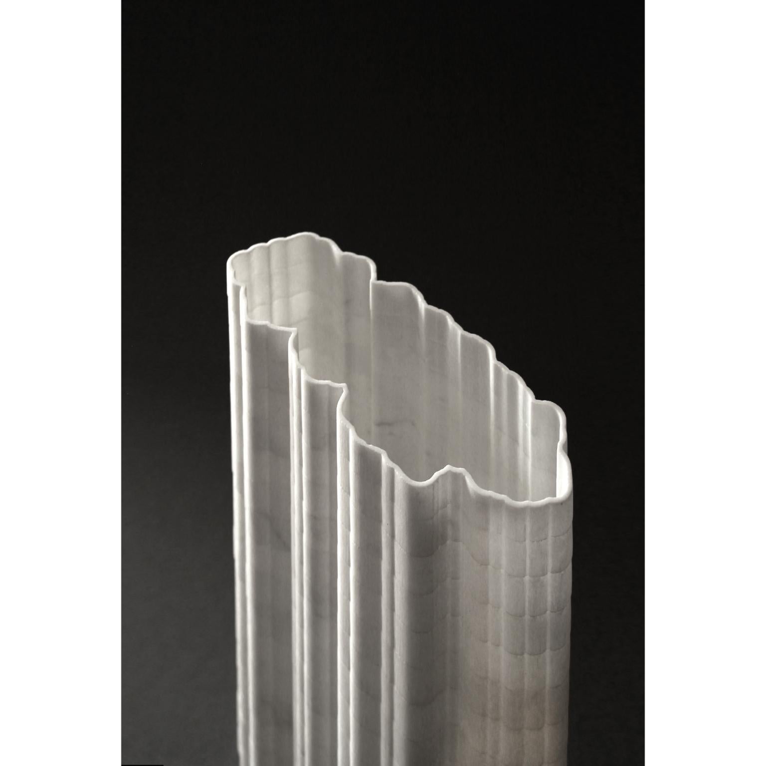 Dekorative Vase Stripes A2 aus Statuario-Marmor von Bufalini Marmi (Sonstiges) im Angebot