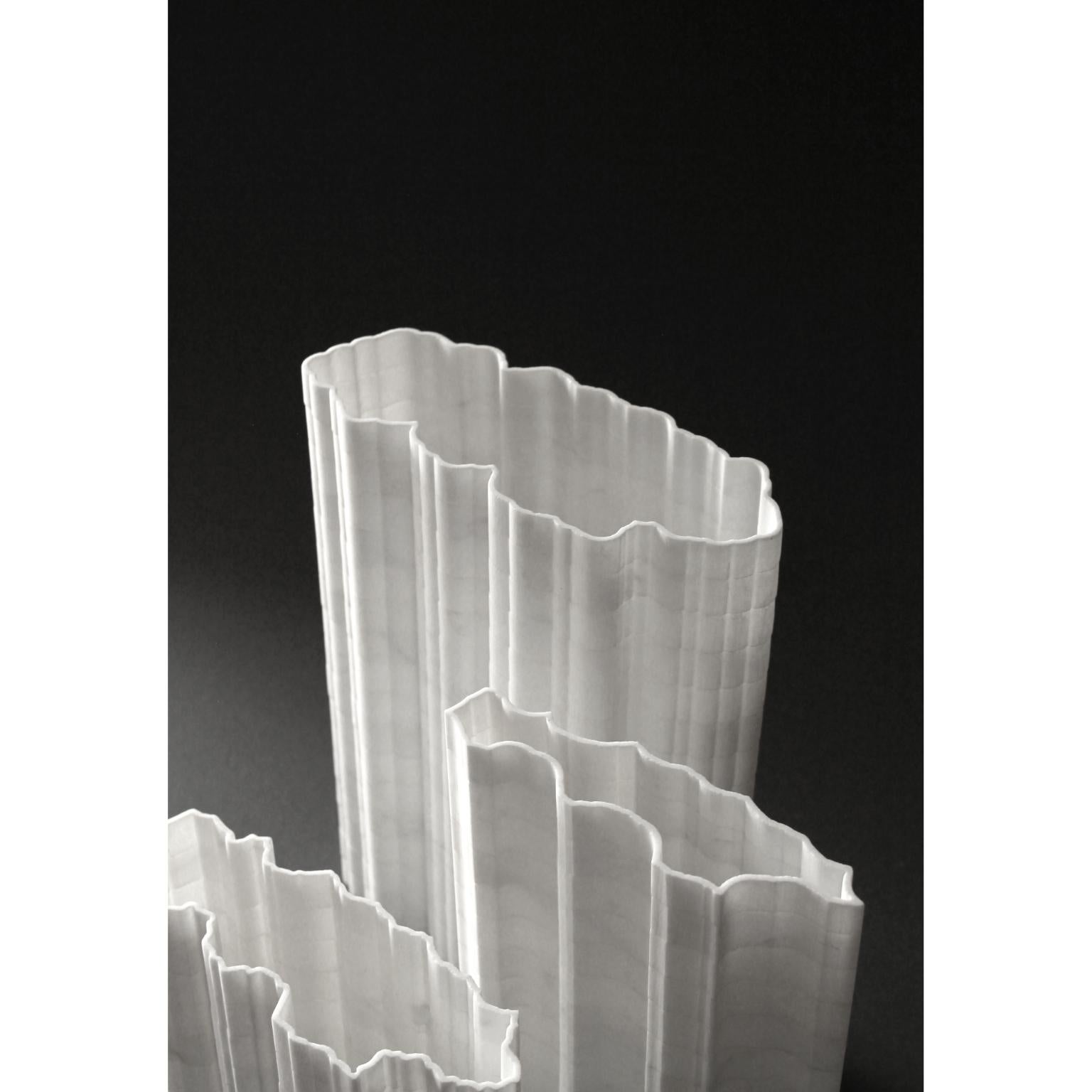 Dekorative Vase Stripes A3 aus Statuario-Marmor von Bufalini Marmi im Zustand „Neu“ im Angebot in Geneve, CH