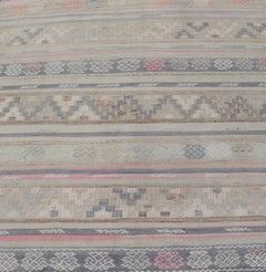 Rayures et broderies Kilim turc à armure plate en différentes couleurs sourdes