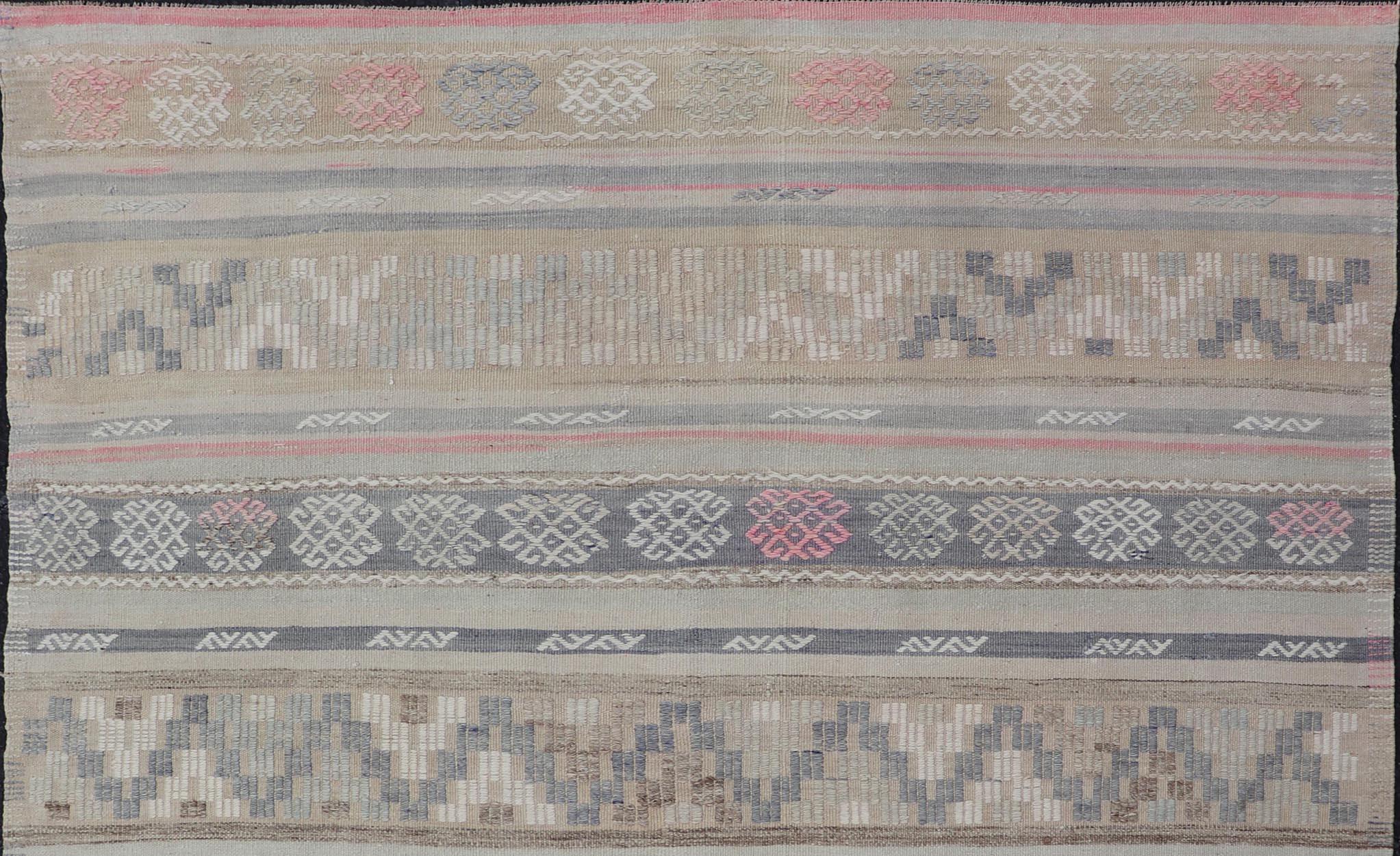 Laine Tapis Kilim turc à rayures et broderies tissé à plat de différentes couleurs sourdes en vente