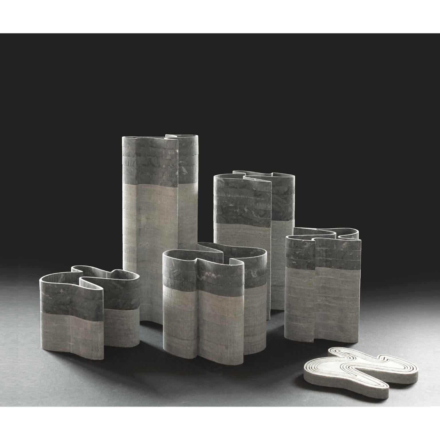 Vase Stripes C2 aus grünem Laguna-Marmor und indischgrünem Marmor von Bufalini Marmi im Zustand „Neu“ im Angebot in Geneve, CH