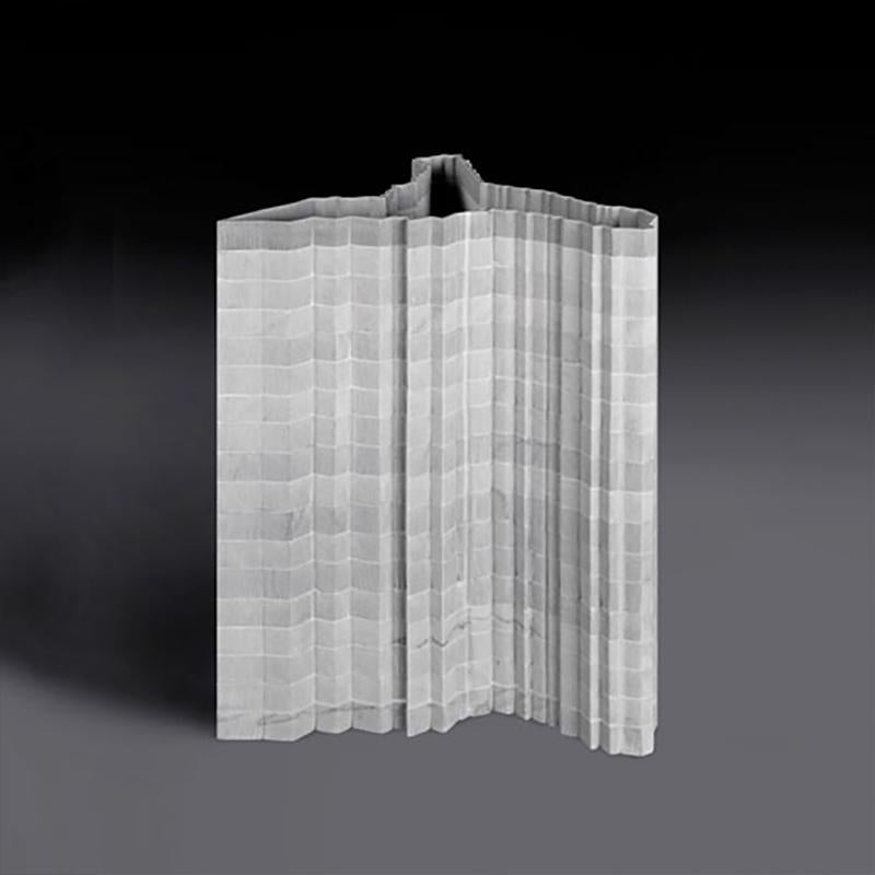 Dekorative Vase Stripes D4 aus Bardiglio-Marmor von Bufalini Marmi
Abmessungen: T 25 x B 25 x H 36 cm. 
MATERIALIEN: Bardiglio-Marmor.

Erhältlich in verschiedenen Größen, Formen und Steinoptionen. Preise können abweichen. Bitte kontaktieren Sie