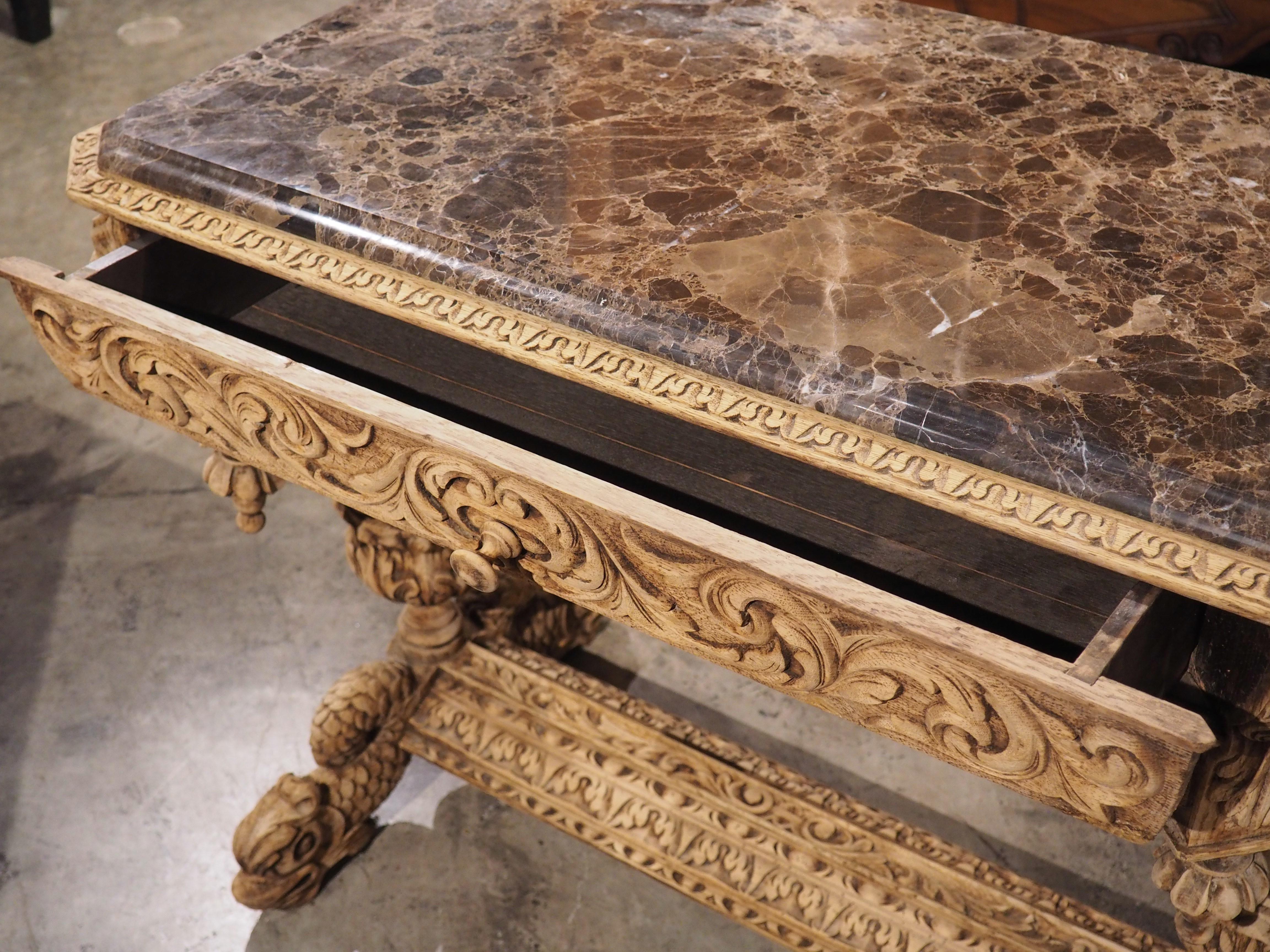 Gestreifter Tisch aus französischer Eiche im Renaissance-Stil des 19. Jahrhunderts mit Marmorplatte im Angebot 7