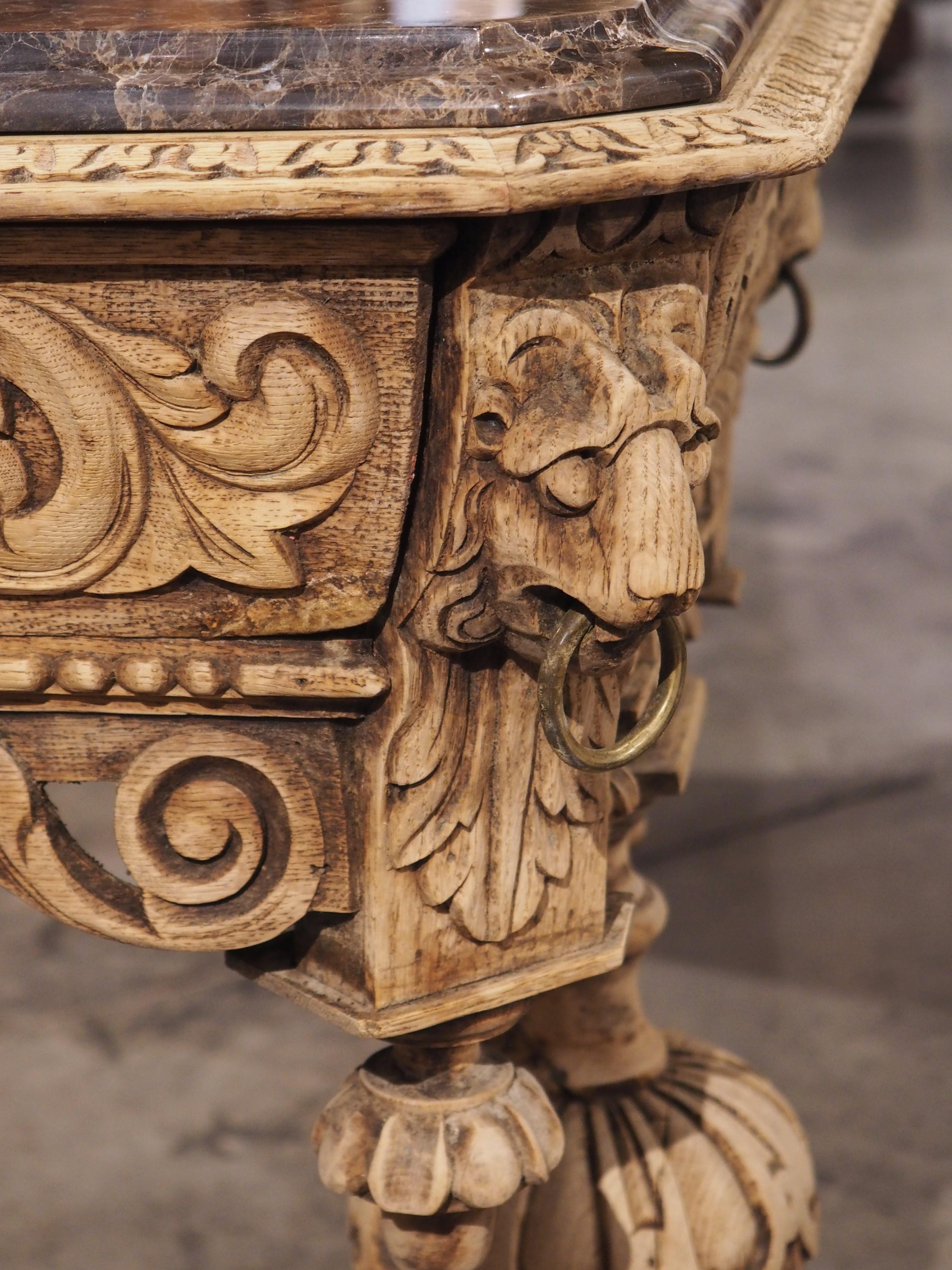 Gestreifter Tisch aus französischer Eiche im Renaissance-Stil des 19. Jahrhunderts mit Marmorplatte im Angebot 9
