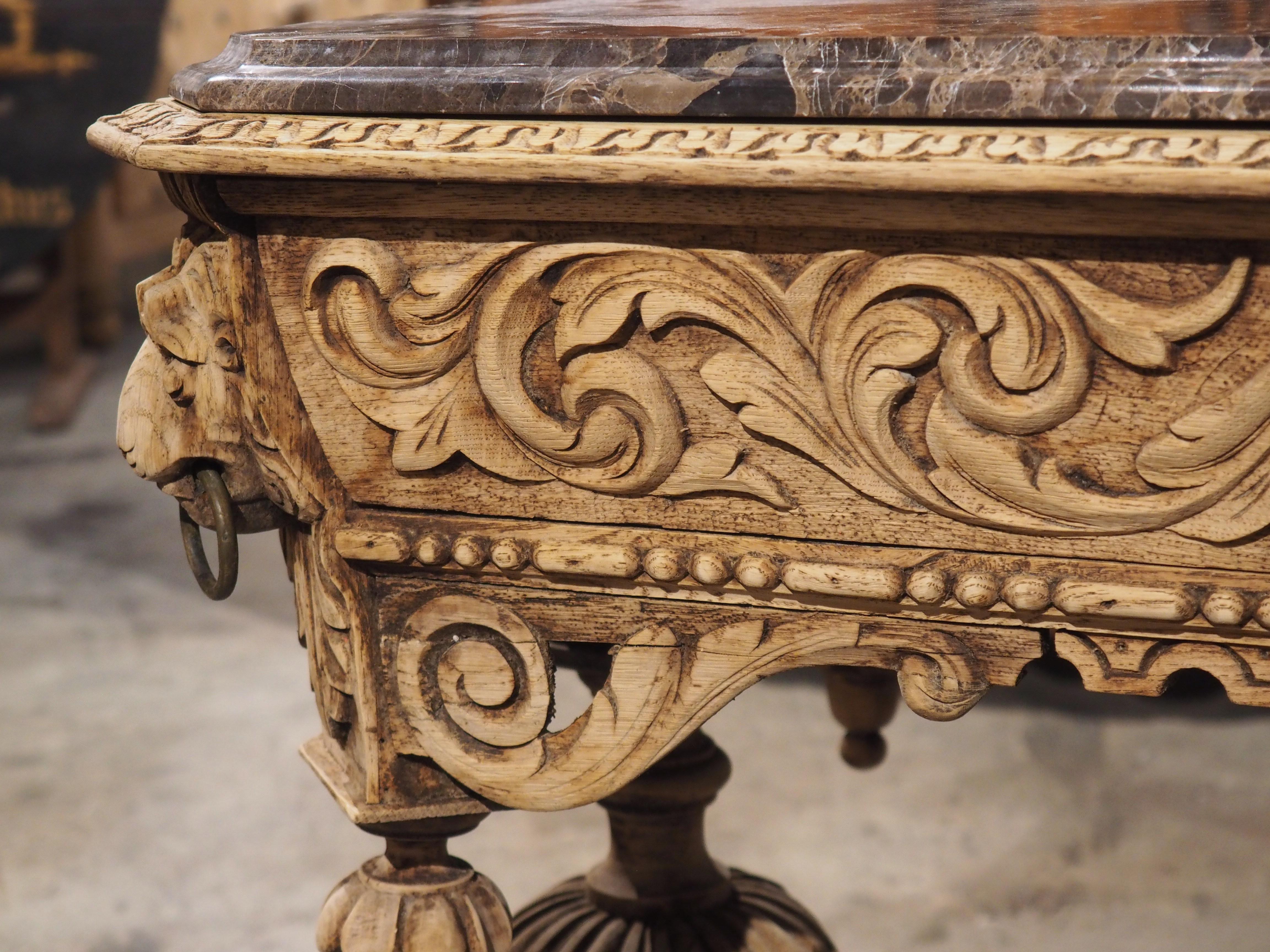 Gestreifter Tisch aus französischer Eiche im Renaissance-Stil des 19. Jahrhunderts mit Marmorplatte im Angebot 10