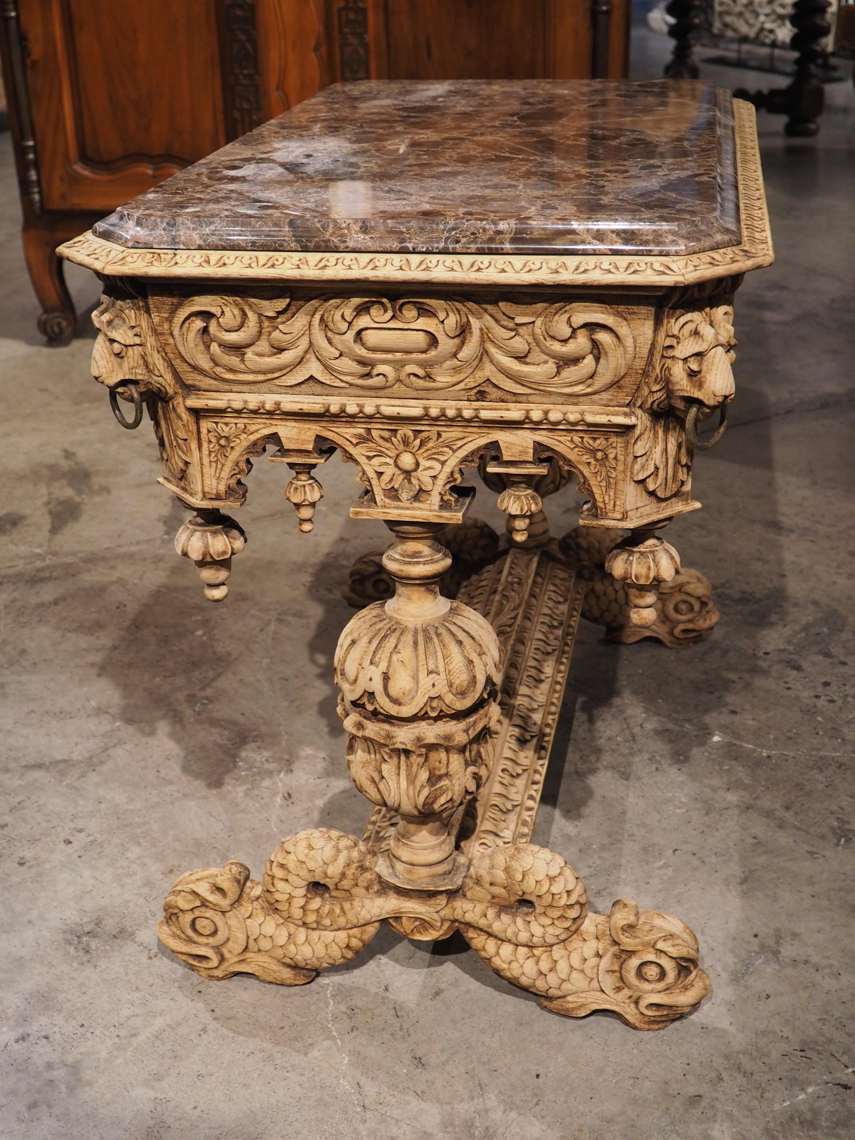 Gestreifter Tisch aus französischer Eiche im Renaissance-Stil des 19. Jahrhunderts mit Marmorplatte im Angebot 2