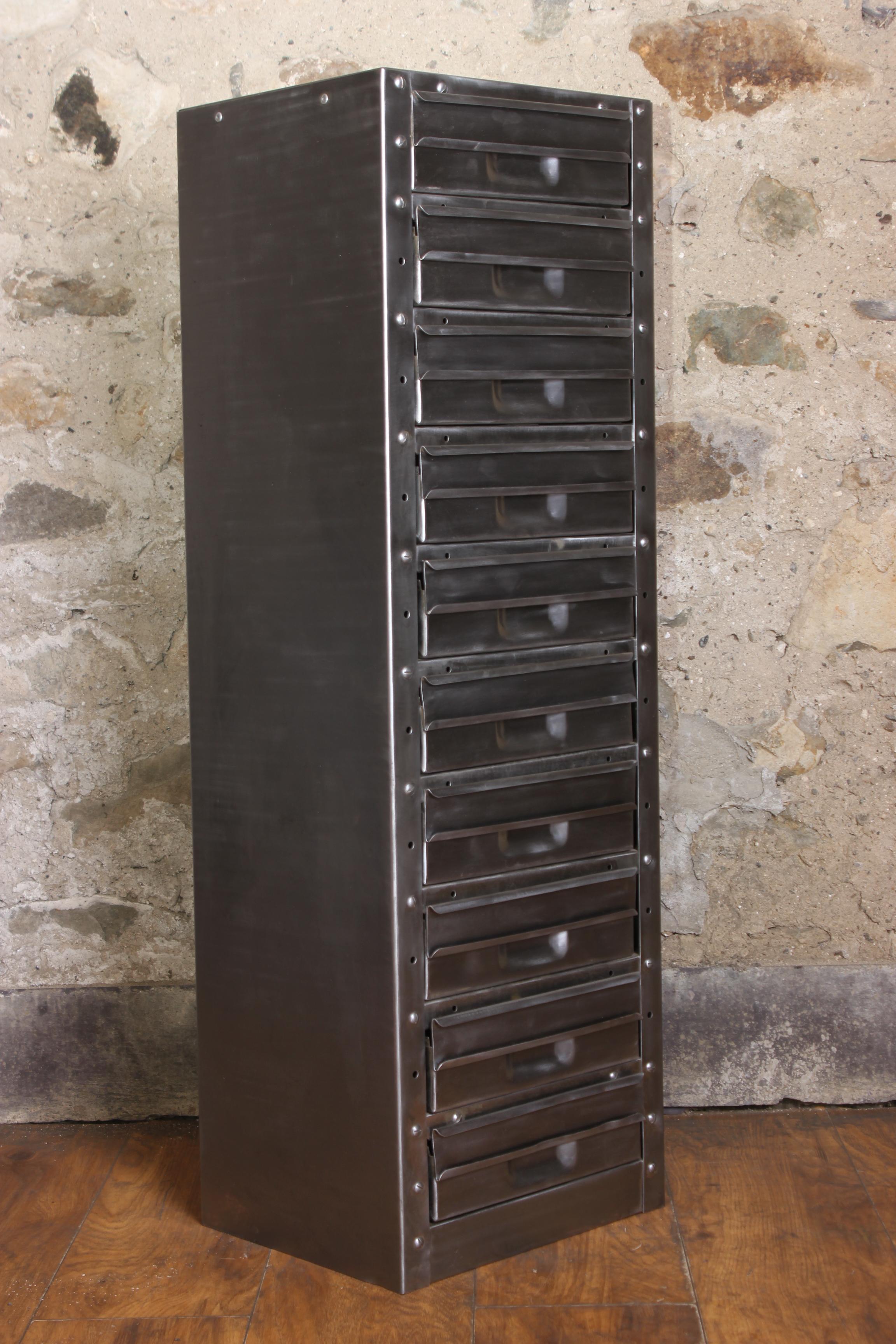 Stripped Metal 10-Drawer Engineers Workshop Cabinet Storage Cabinet Haberdashery In Good Condition For Sale In Bangor, Gwynedd
