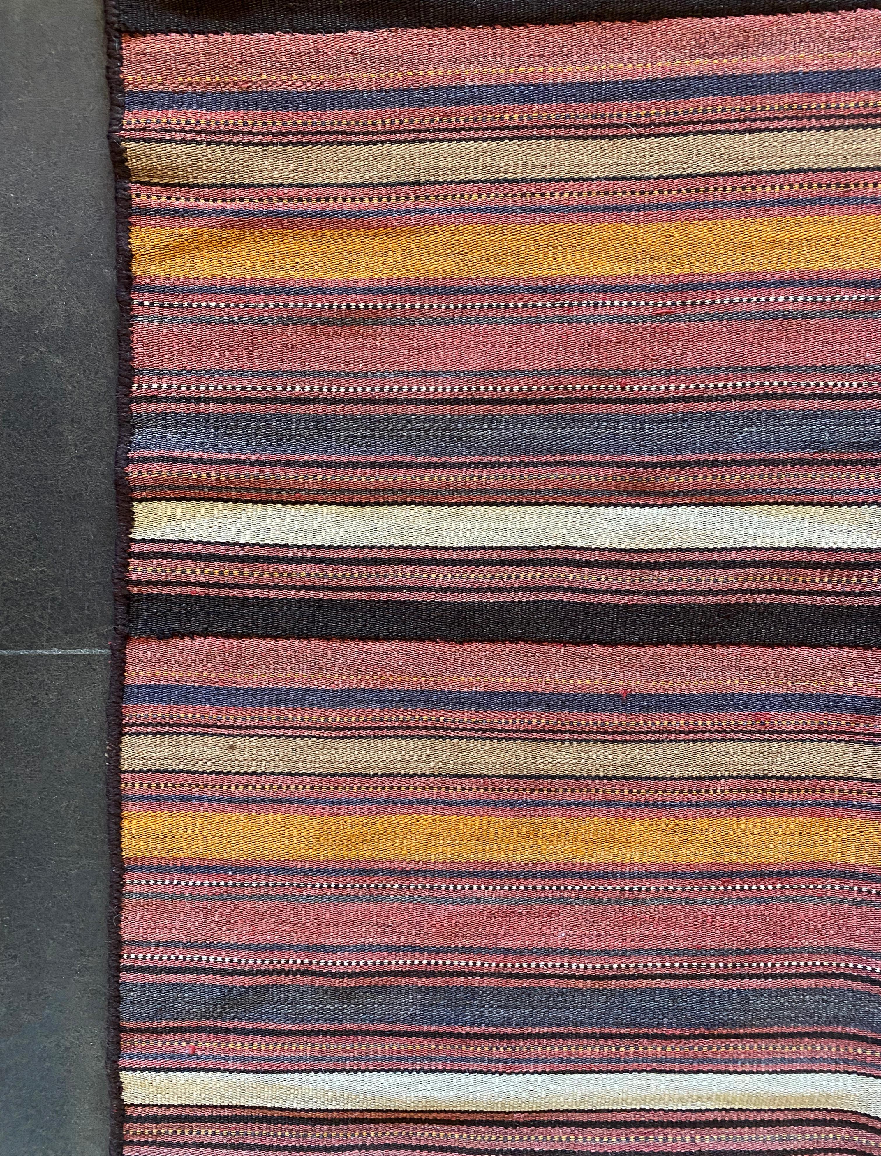 Tappeto Kilim di lana turca a righe e multicolore, inizio XX secolo in vendita 1