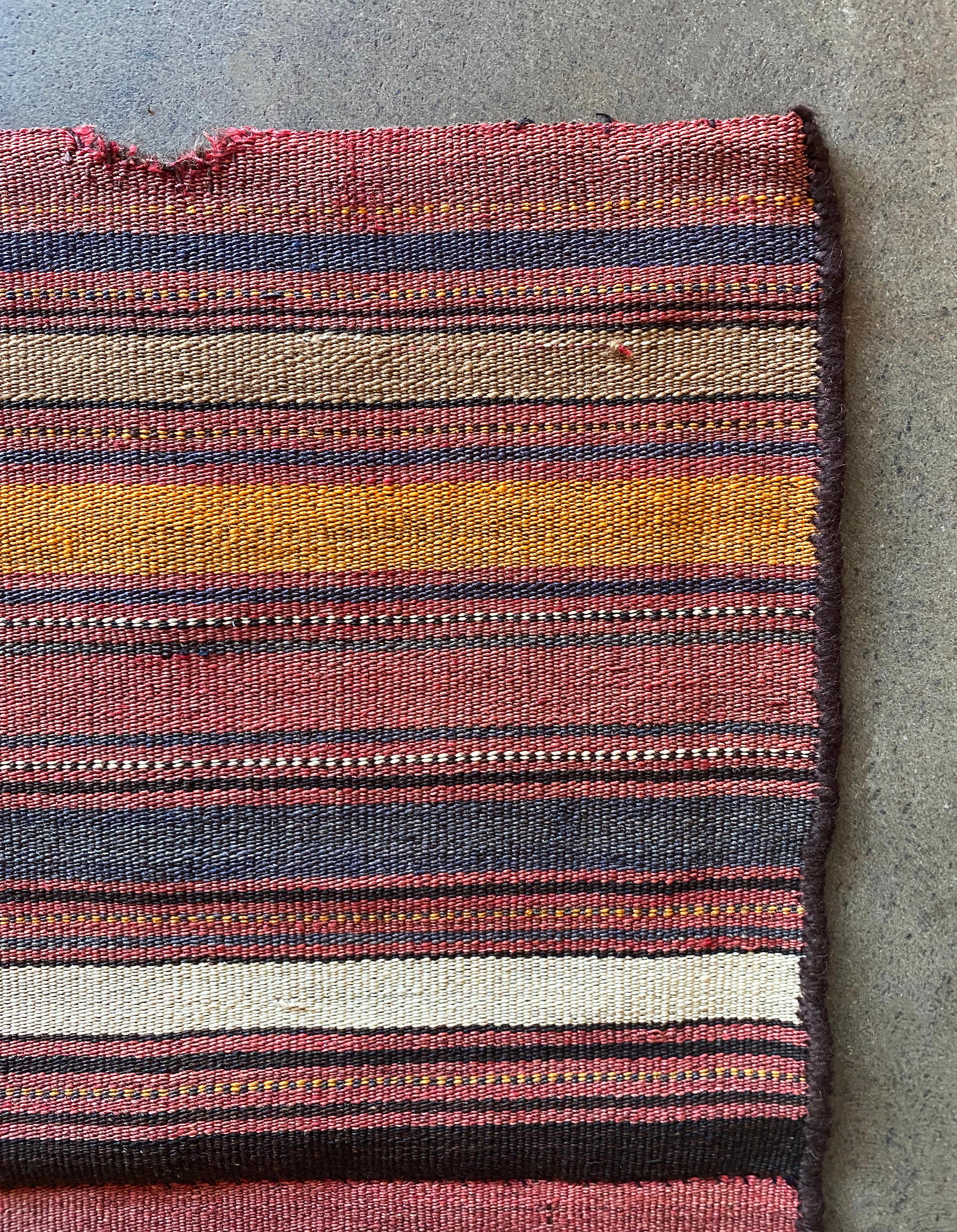 Gestreifter, mehrfarbiger türkischer Woll-Kelim-Teppich, frühes 20. Jahrhundert im Angebot 2