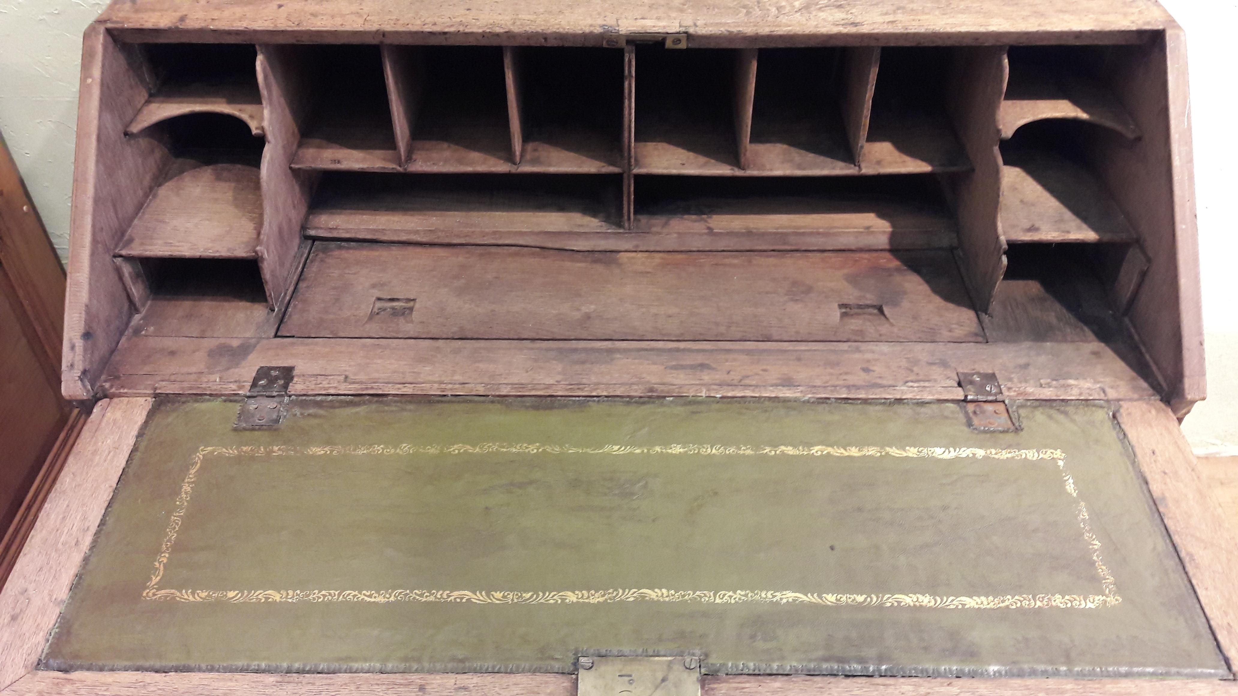 Stripped Oak, Late 19th Century Bureau In Fair Condition For Sale In Antwerp, Antwerp