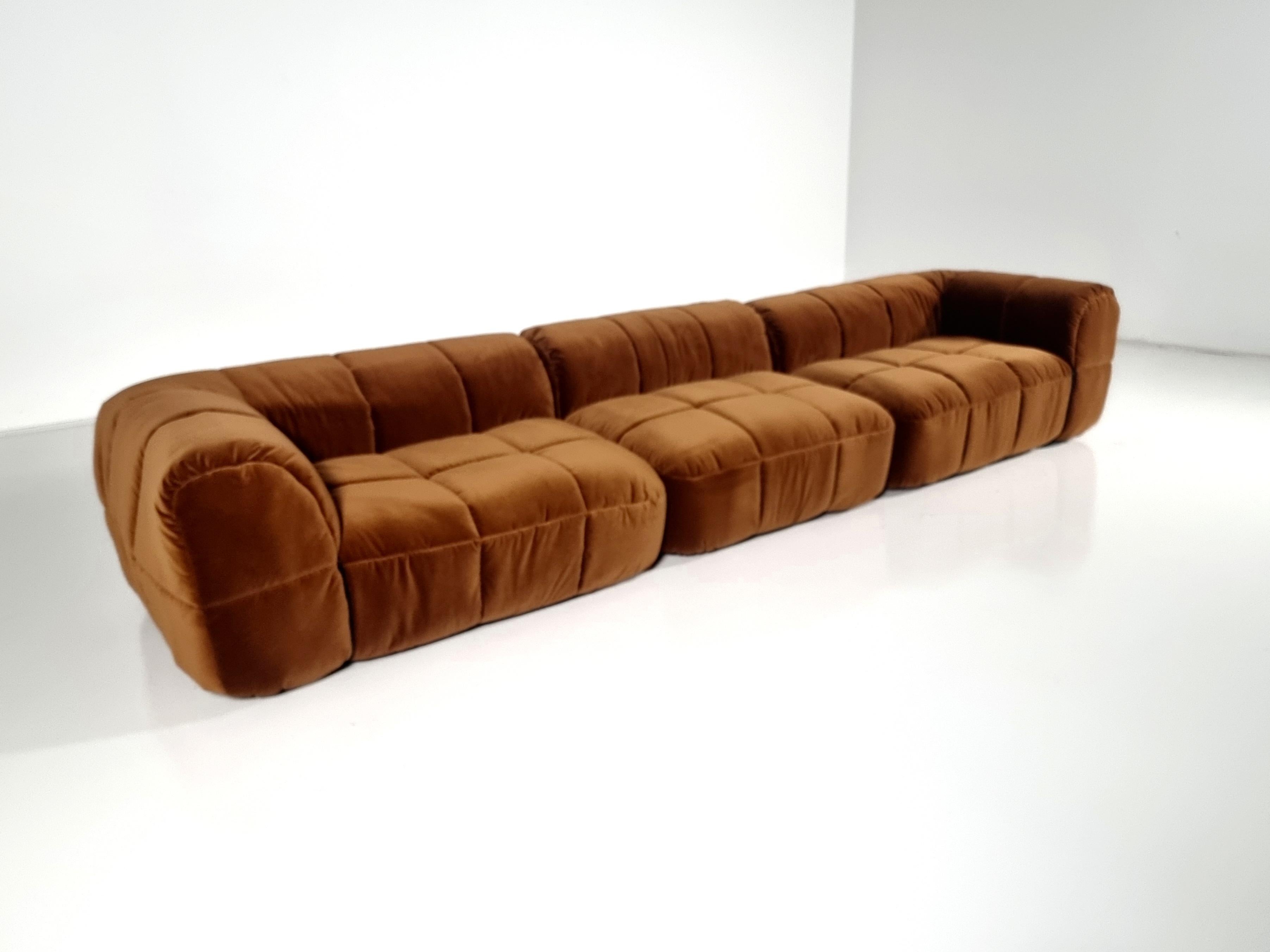 Strips sofa designed by Cini Boeri for Arflex in the late 1960s. One of the most famous products of Arflex. Designed in 1968, it was awarded the price Compasso d’Oro and it is displayed in several museums around the world, like for example the