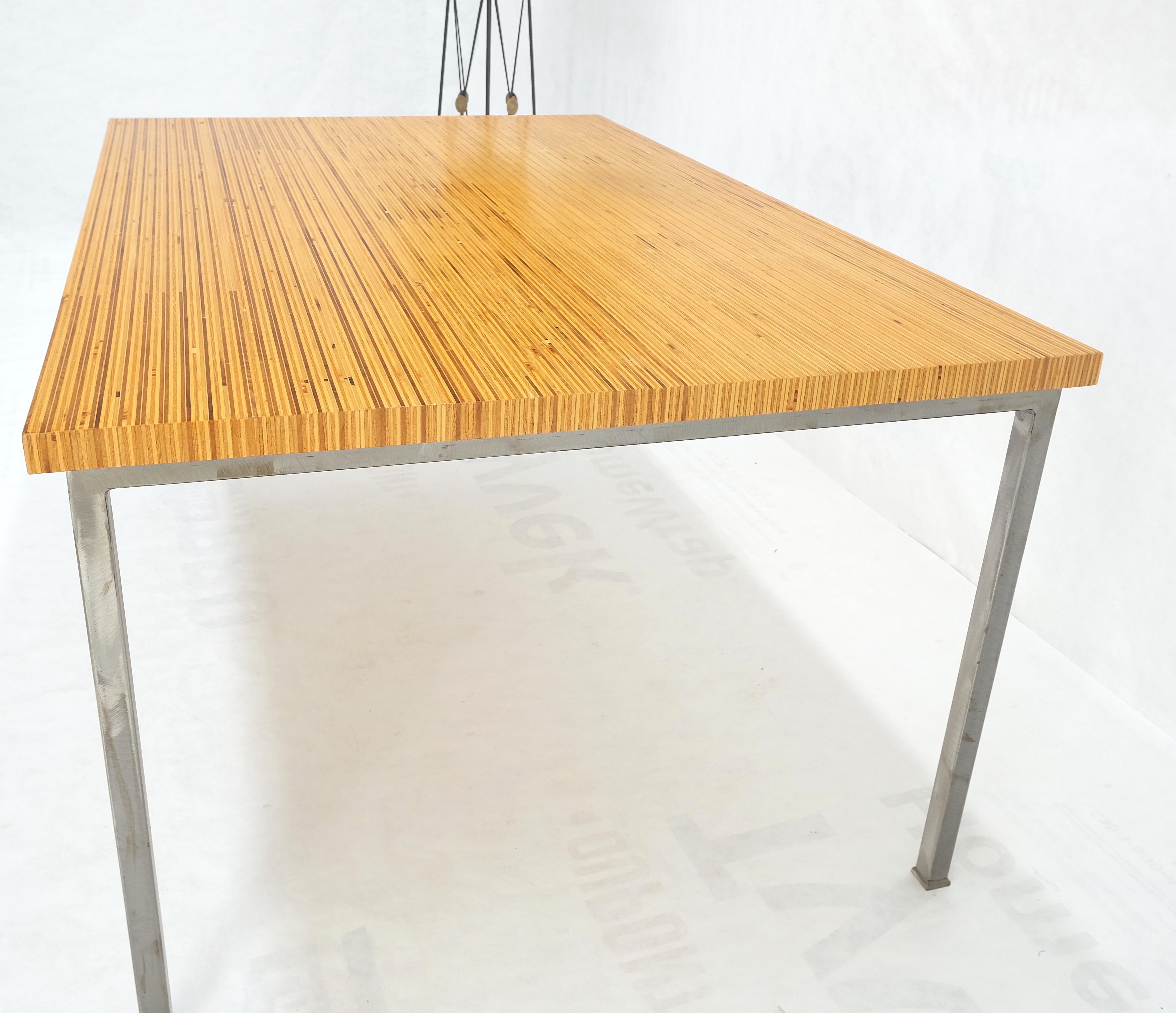 Holzstreifen gemusterte Tischplatte mit einzigartigem Muster, Industriesockel, MINT im Angebot 4