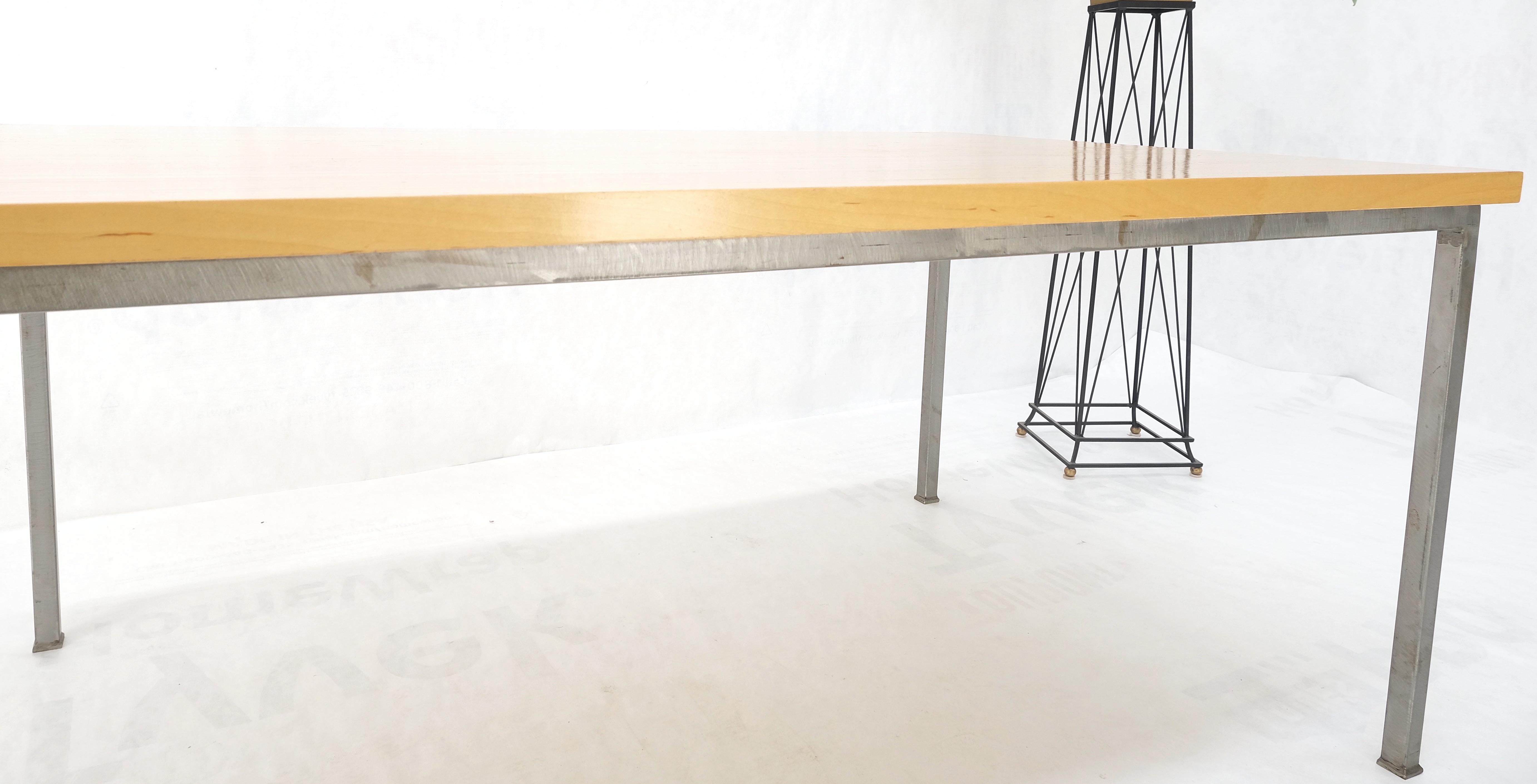Laccato Strisce di Wood incollate insieme Piano del tavolo a motivo unico Base industriale Desk Mint in vendita