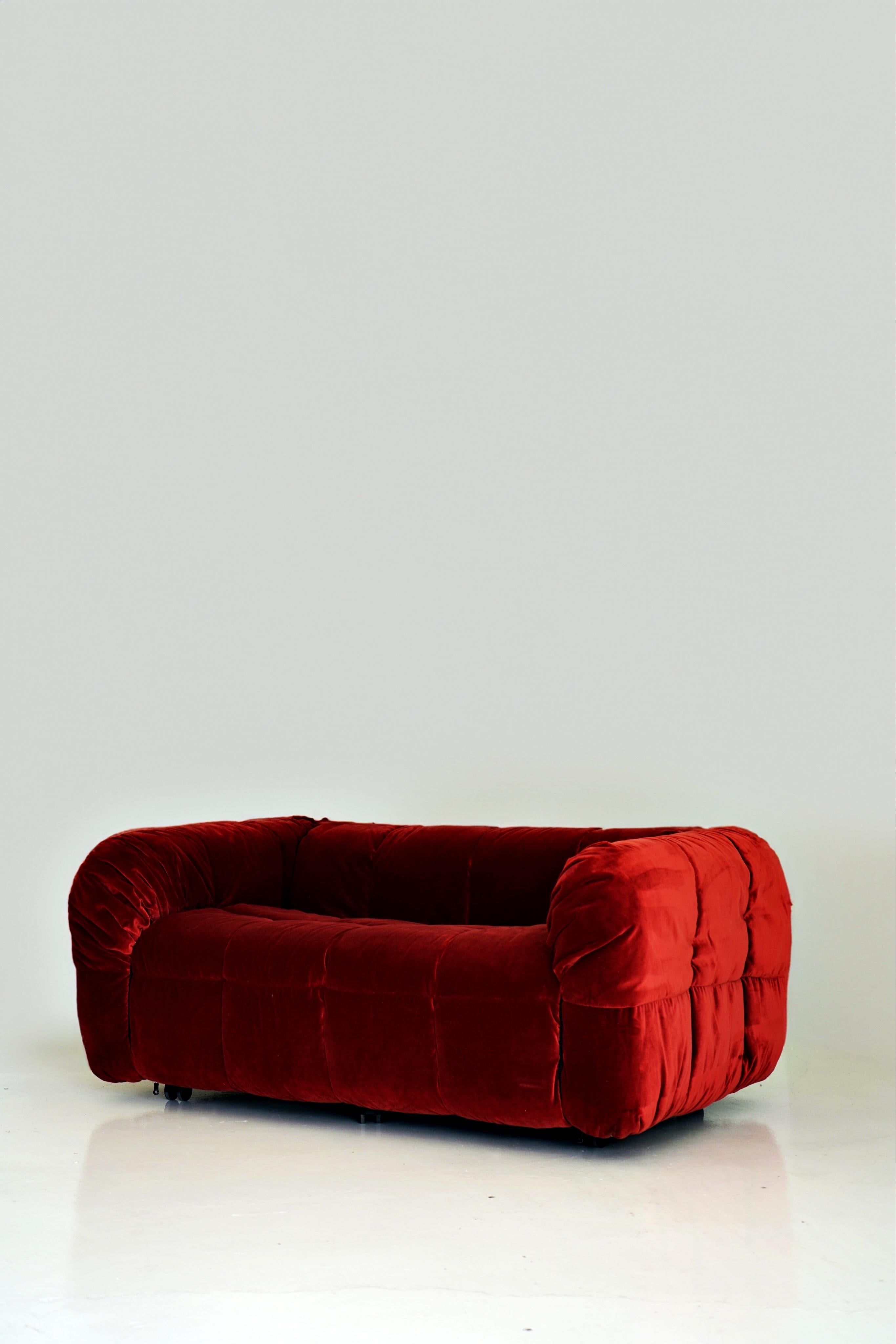 Designed in 1968 by iconic Italian architect Cini Boeri. Polyurethane foam wrapped in a removable puffy quilt. The designer’s and manufacturer’s most famous furniture design, the fully modular system of sofas called 