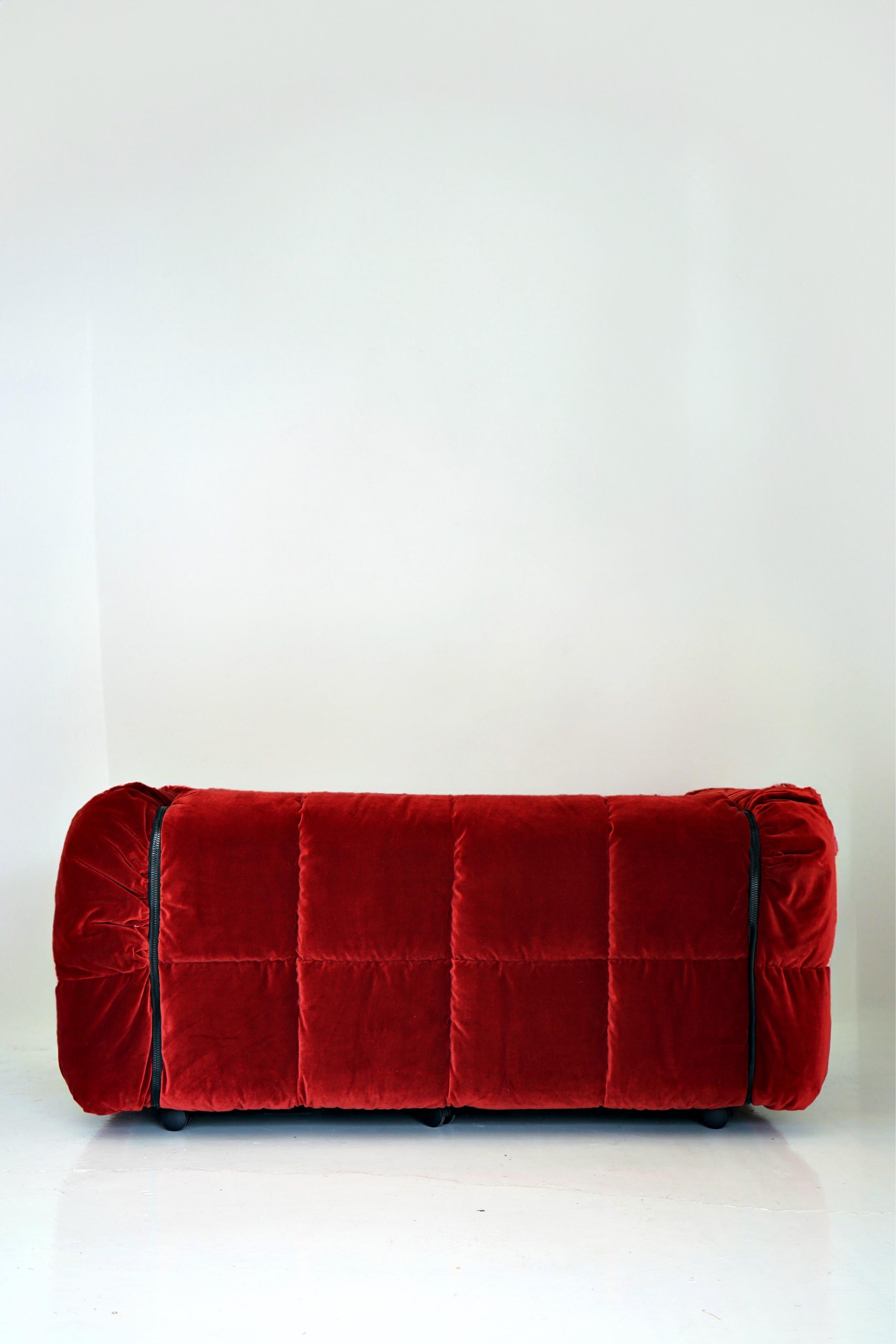 Streifen-Sofa – 2 Sitzmöbel mit Armen, Cini Boeri, Arflex. Paar verfügbar. (Schaumstoff) im Angebot