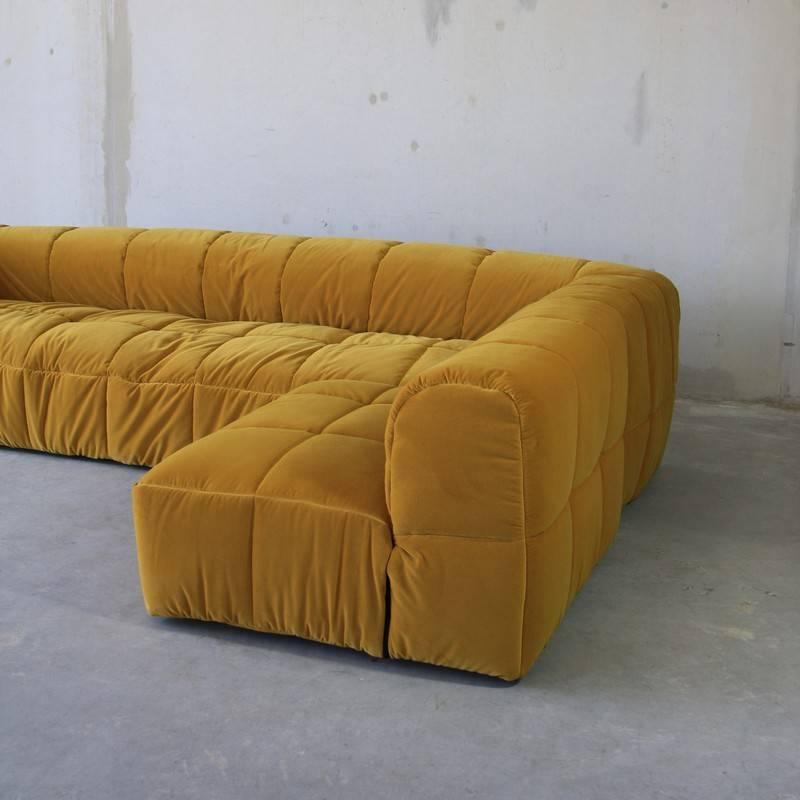 Strips sofa unit with removable quilted cover designed by Cini Boeri for Arflex. Designed in 1968, it awarded the prize Compasso d'Oro and it is displayed in several museums in the world such as the MoMA in New York.

Its modularity allows never