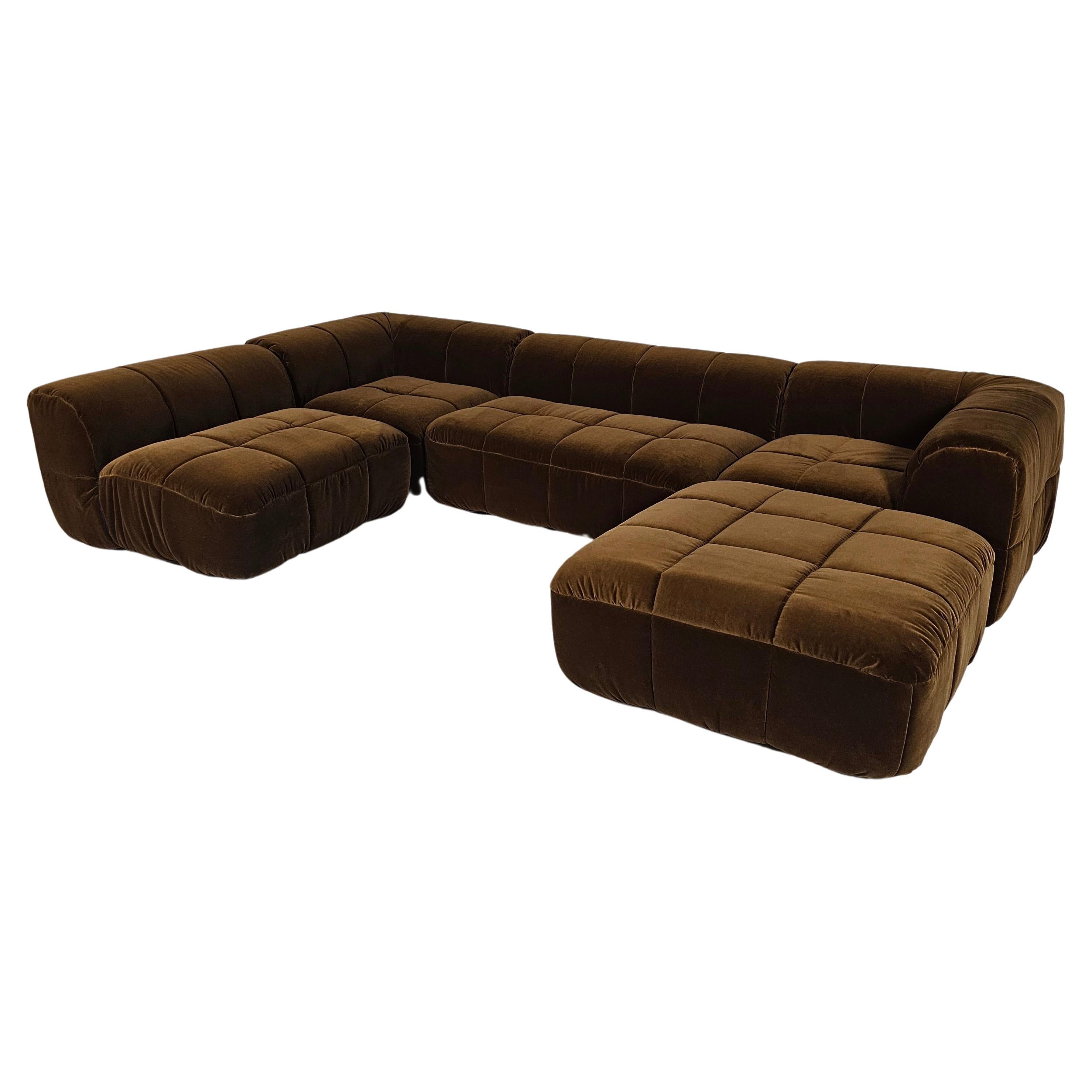 Strips sofa, Cini Boeri, brown cotton velvet, 1960s.

One of the most famous products of Arflex. Designed in 1968, it was awarded the price Compasso d’Oro and it is displayed in several museums around the world, like for example the Triennale in