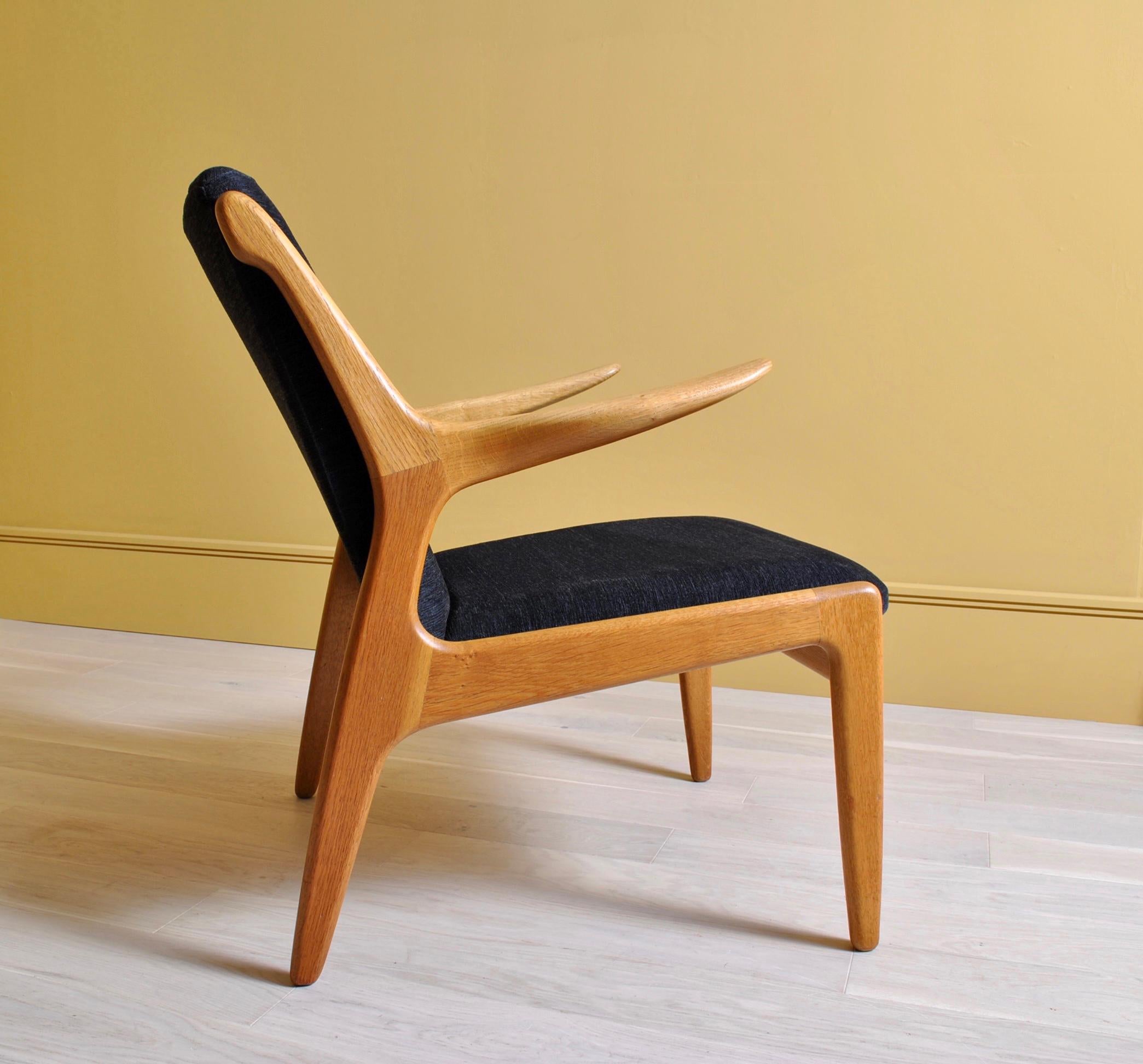 A very rare lounge armchair, the Strit chair by Kurt Ostervig. Produced by Jason Mobler, 1955. Lovely golden European oak frame. It bears some similarities to the Ole Wanscher design for Rud Rasmussen (now Carl Hansen). A striking and welcoming