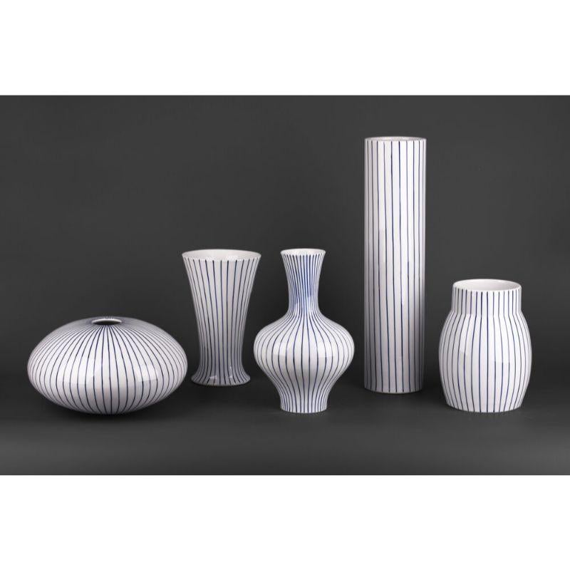 Dipinto a mano Vaso in porcellana Stroke 27 di WL Ceramics in vendita